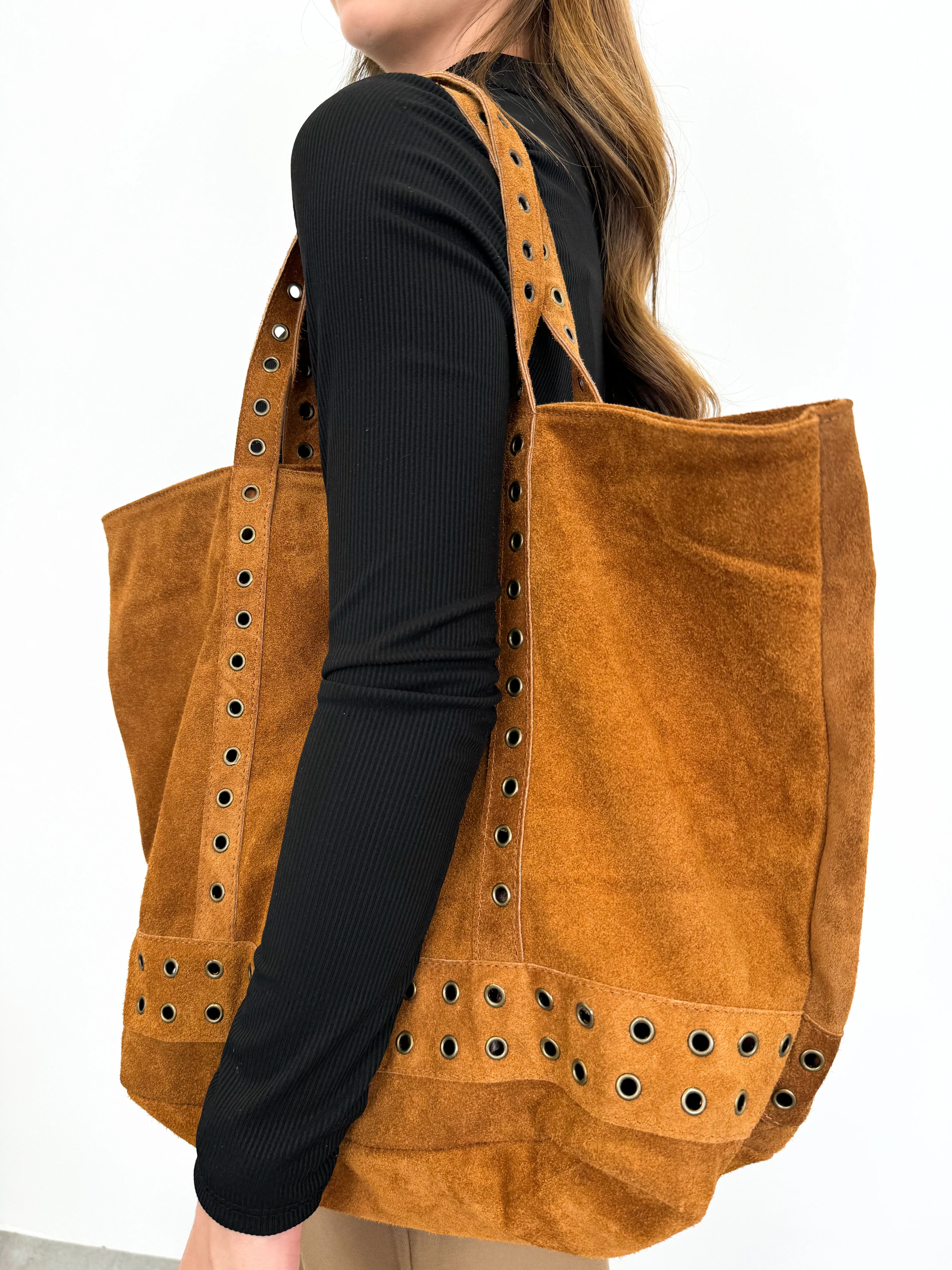 Bolso tachuelas maxi camel - Image 4