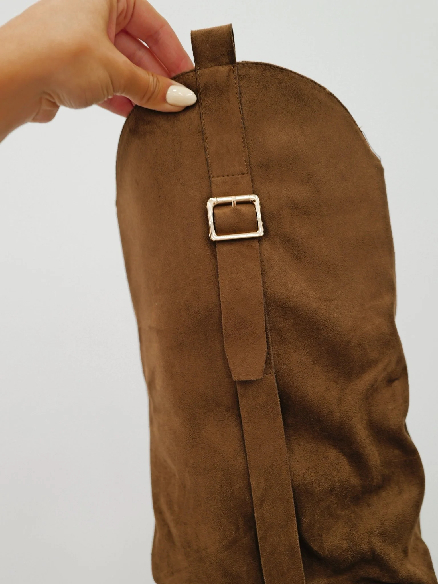 Bota solapa detalle hebilla chocolate - Image 4