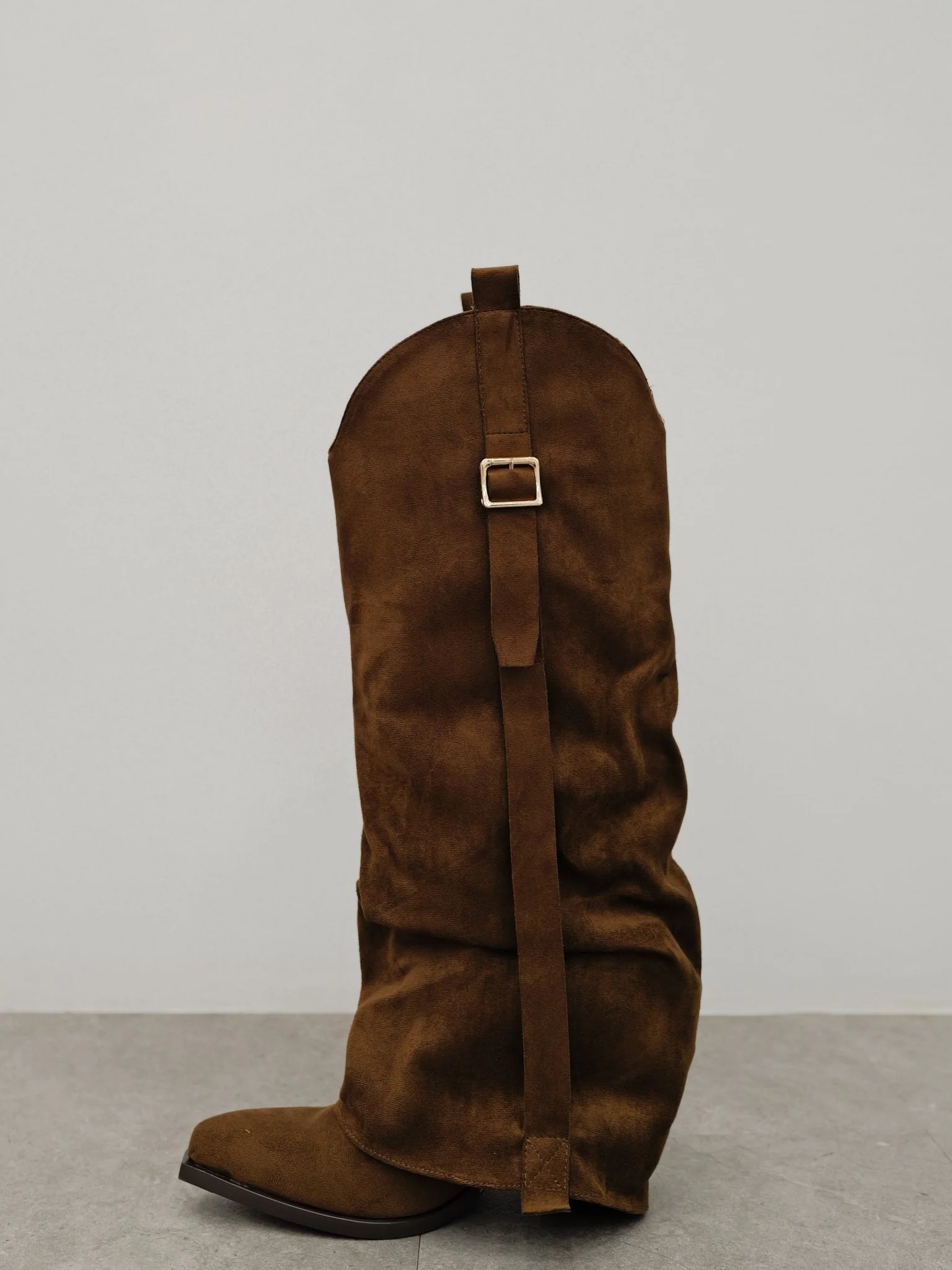 Bota solapa detalle hebilla chocolate - Image 6