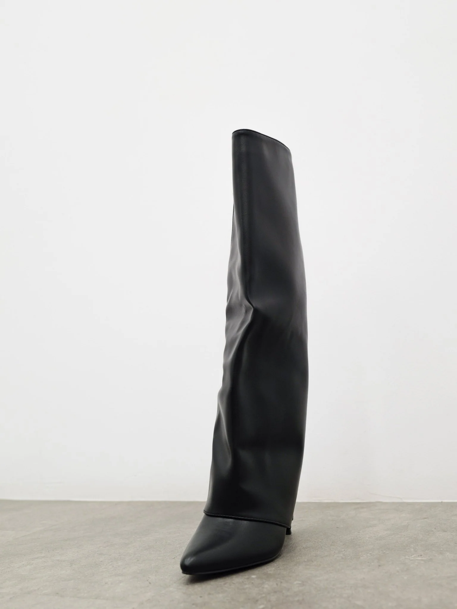 Bota tacón punta lisa negra - Image 5