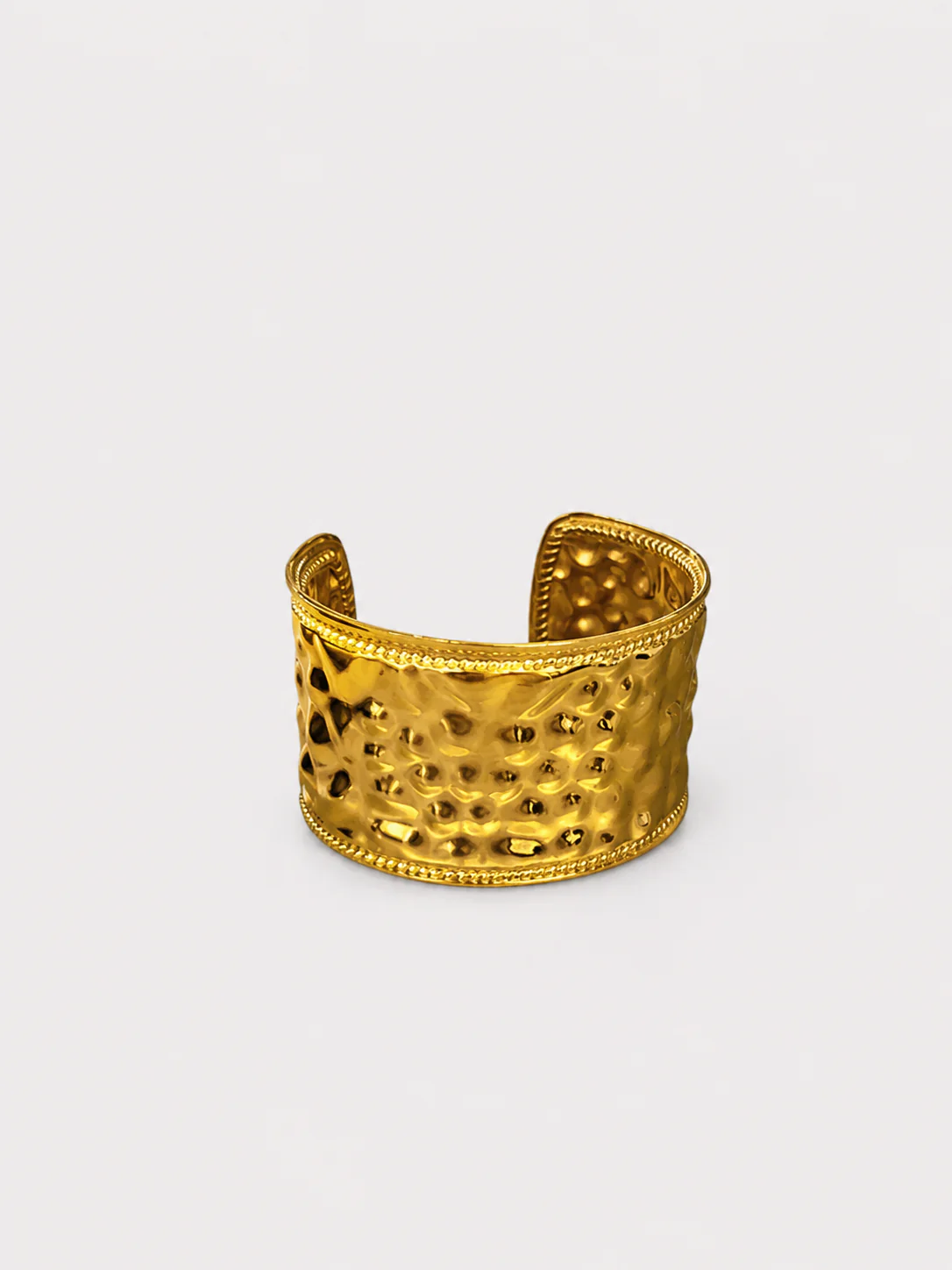Brazalete efecto picado dorado