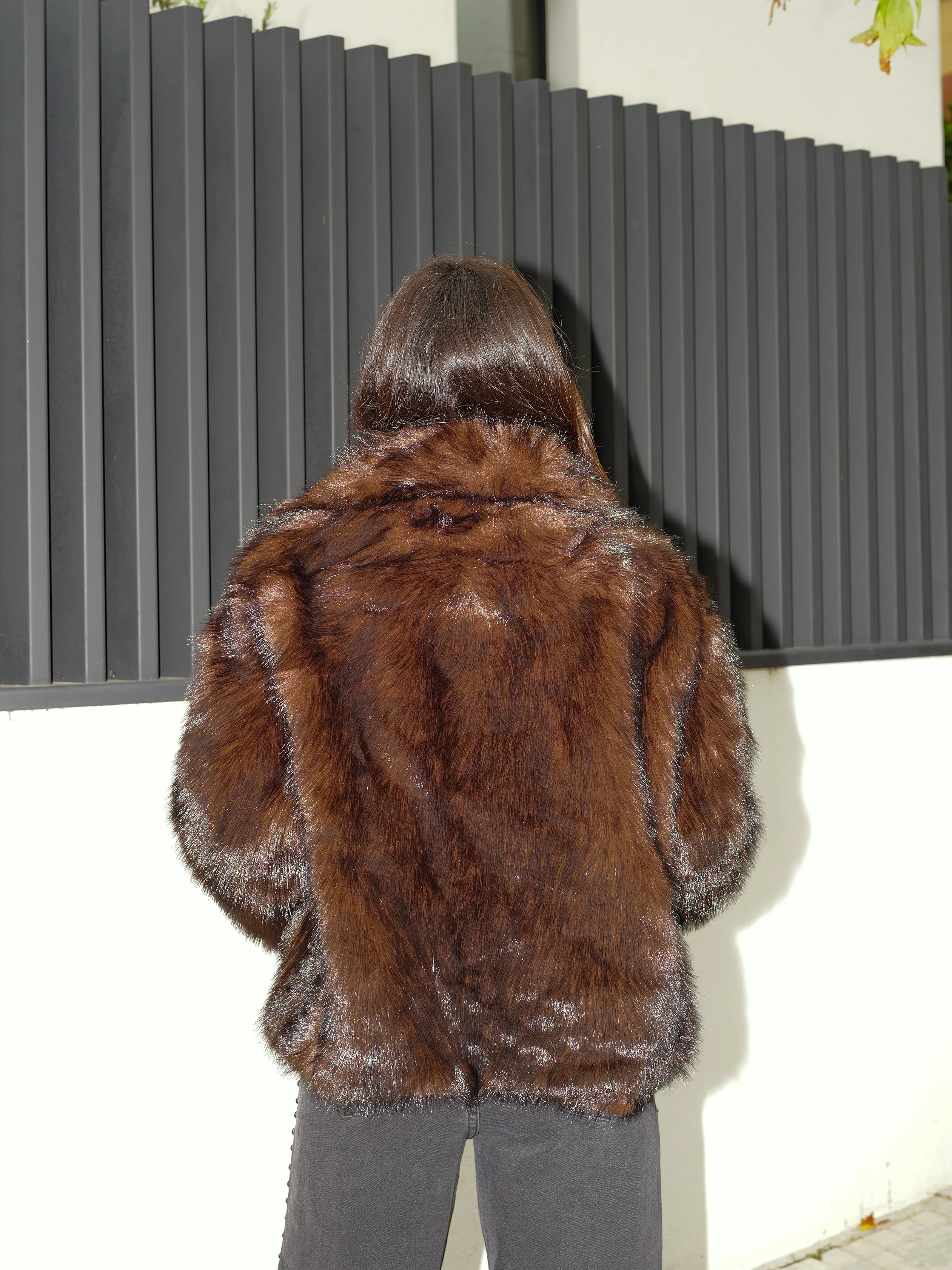 Chaqueta pelo solapa chocolate - Image 5