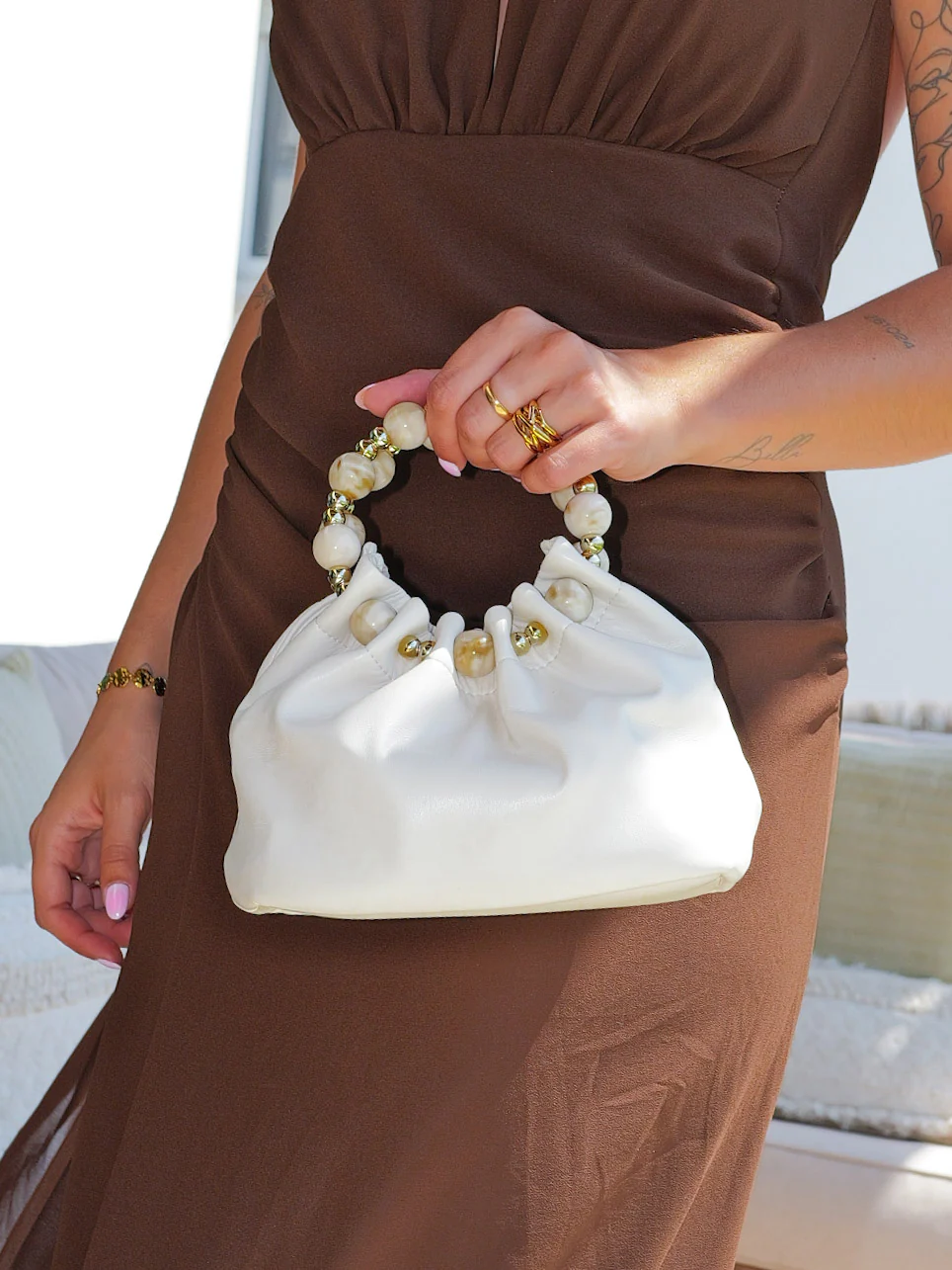 Clutch bombonera asa beige - Image 5