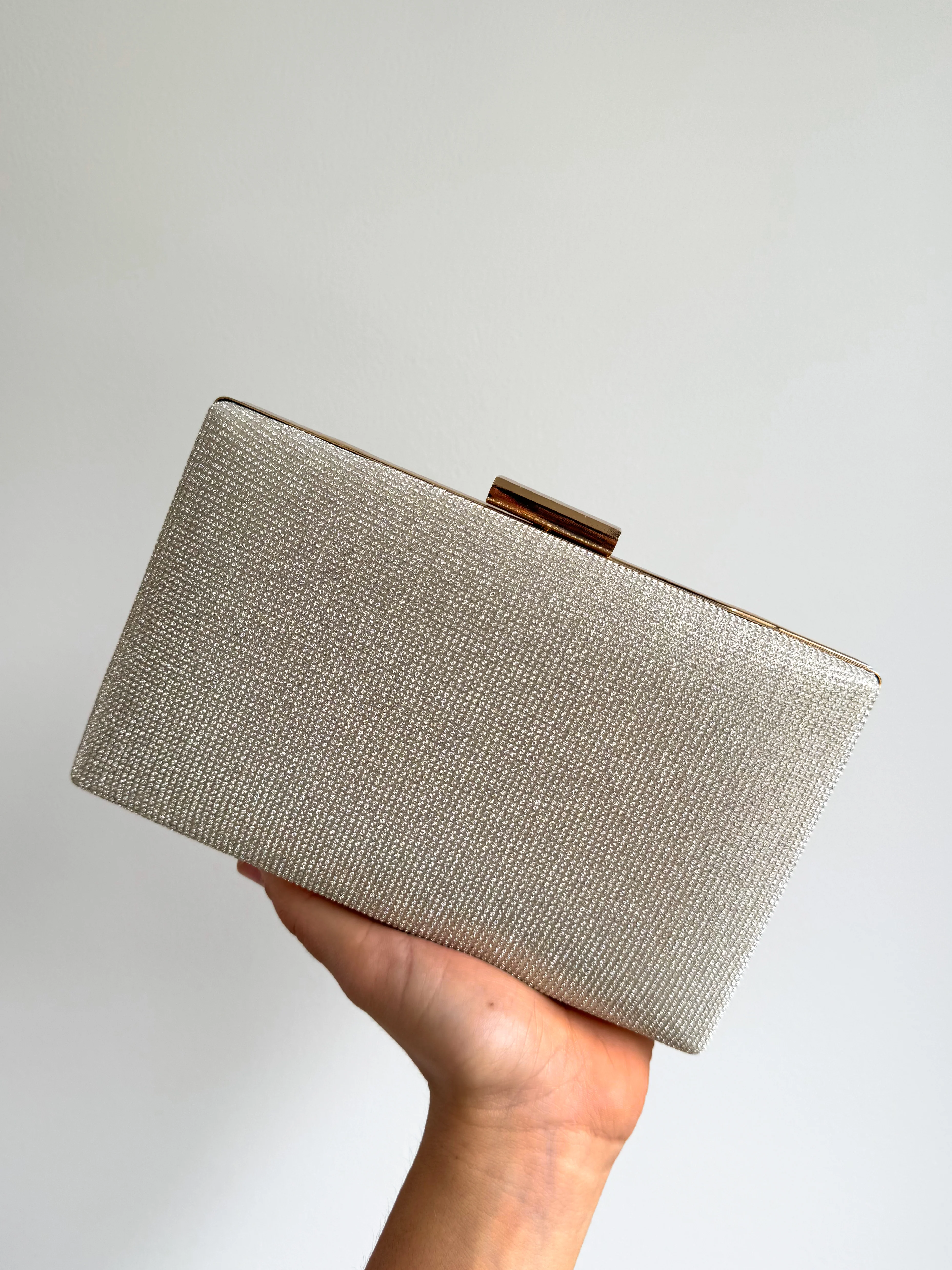 Clutch brillitos rectángulo dorado - Image 3