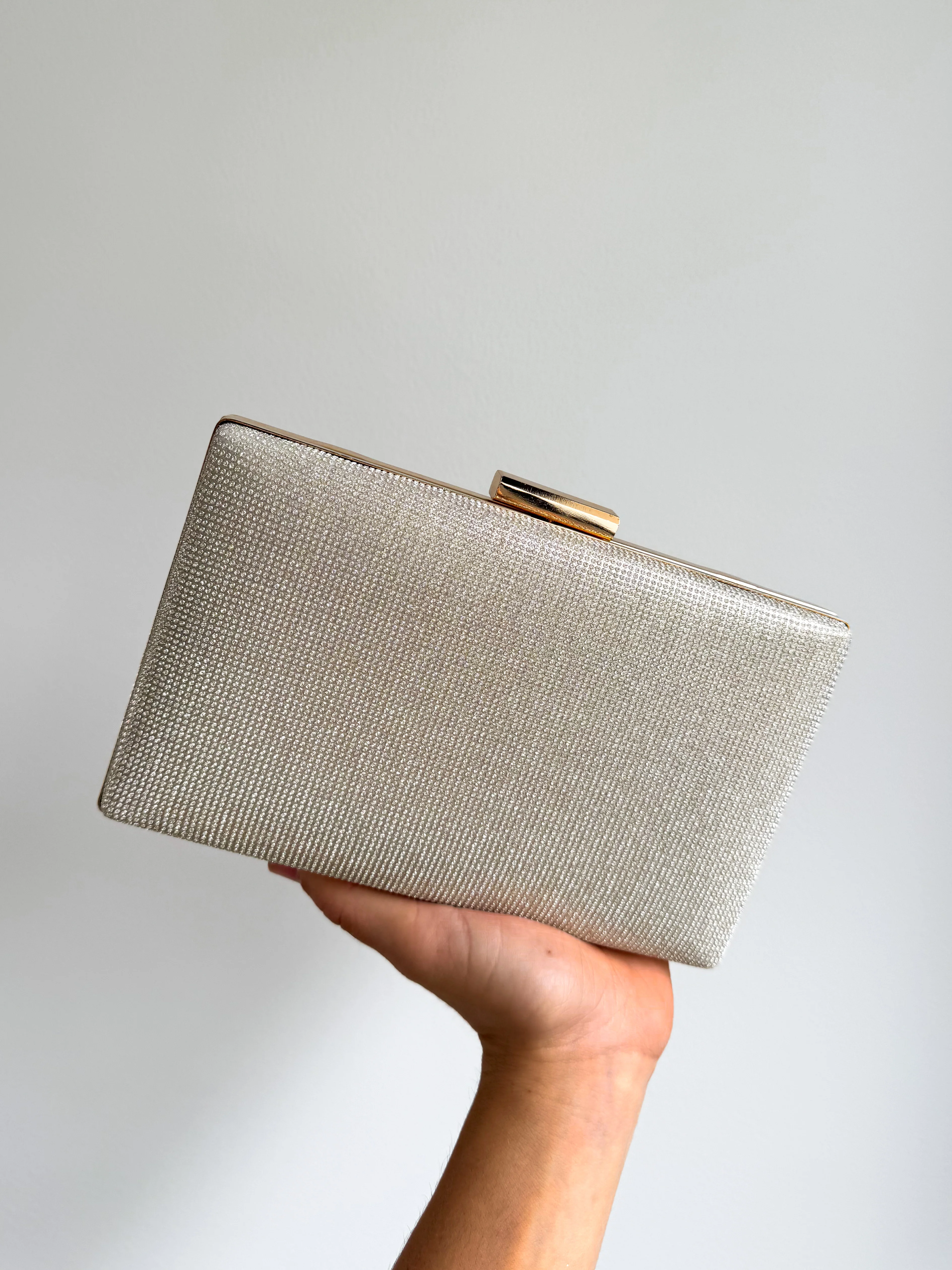 Clutch brillitos rectángulo dorado - Image 4