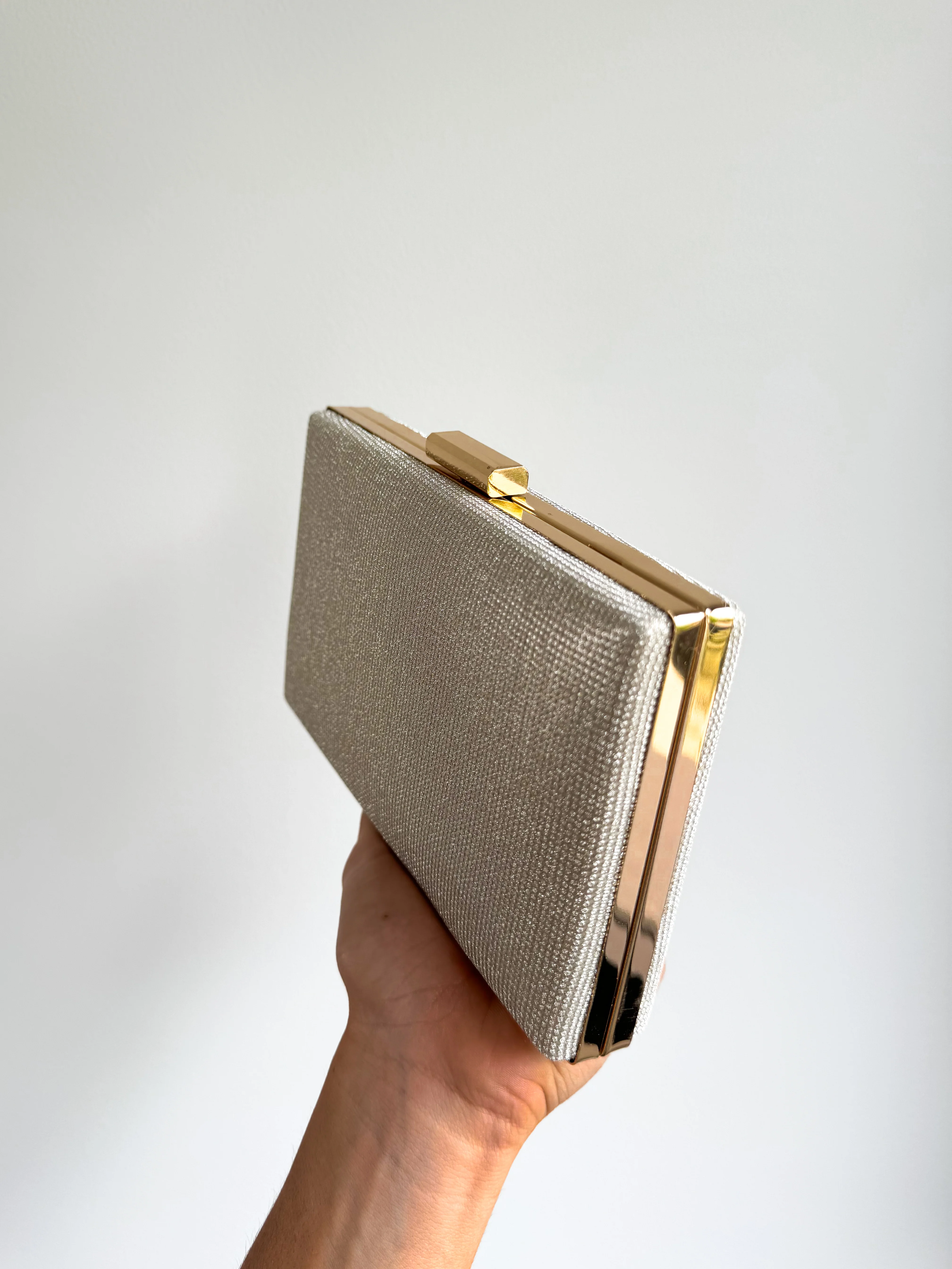 Clutch brillitos rectángulo dorado - Image 5