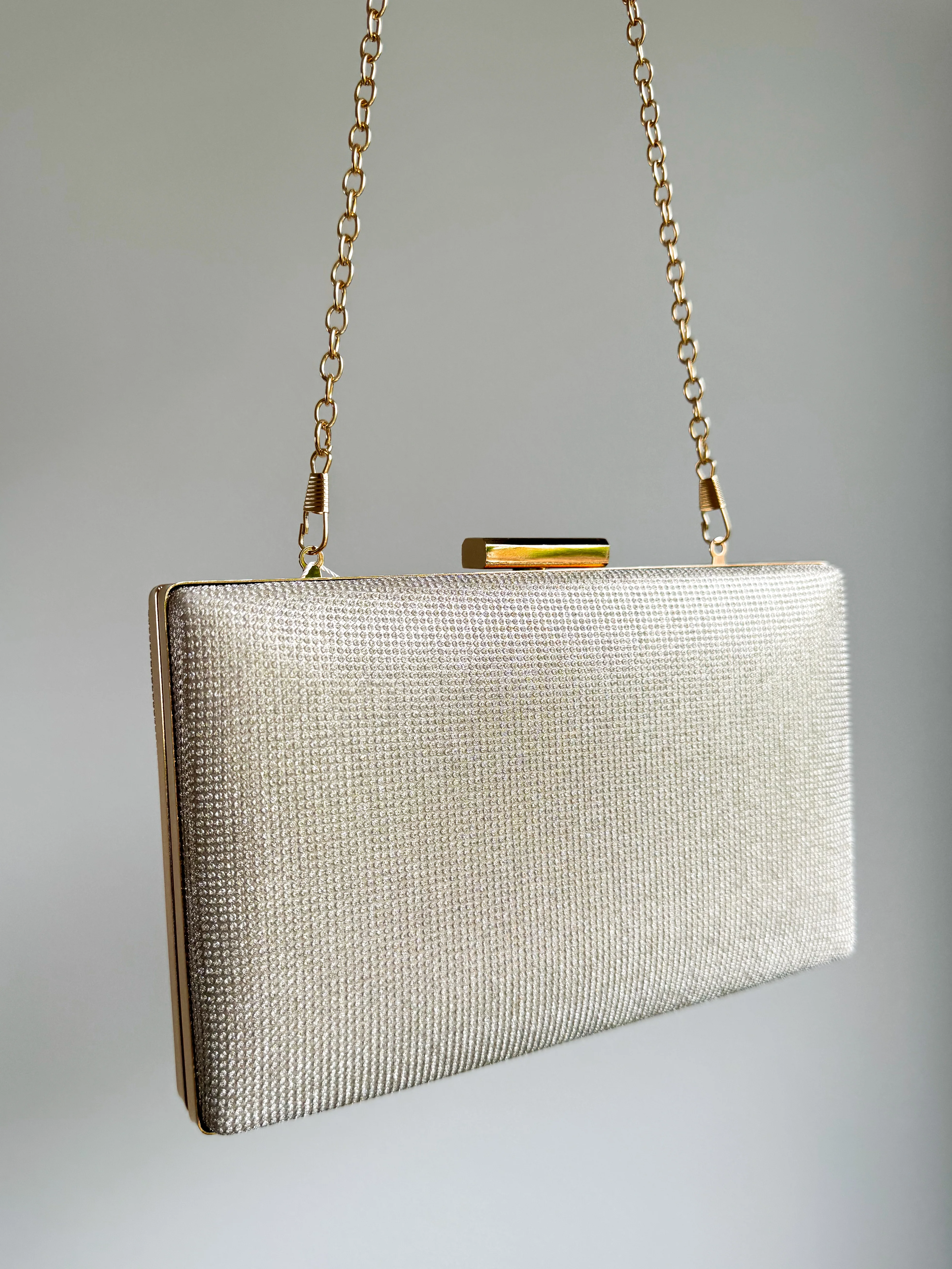 Clutch brillitos rectángulo dorado - Image 6