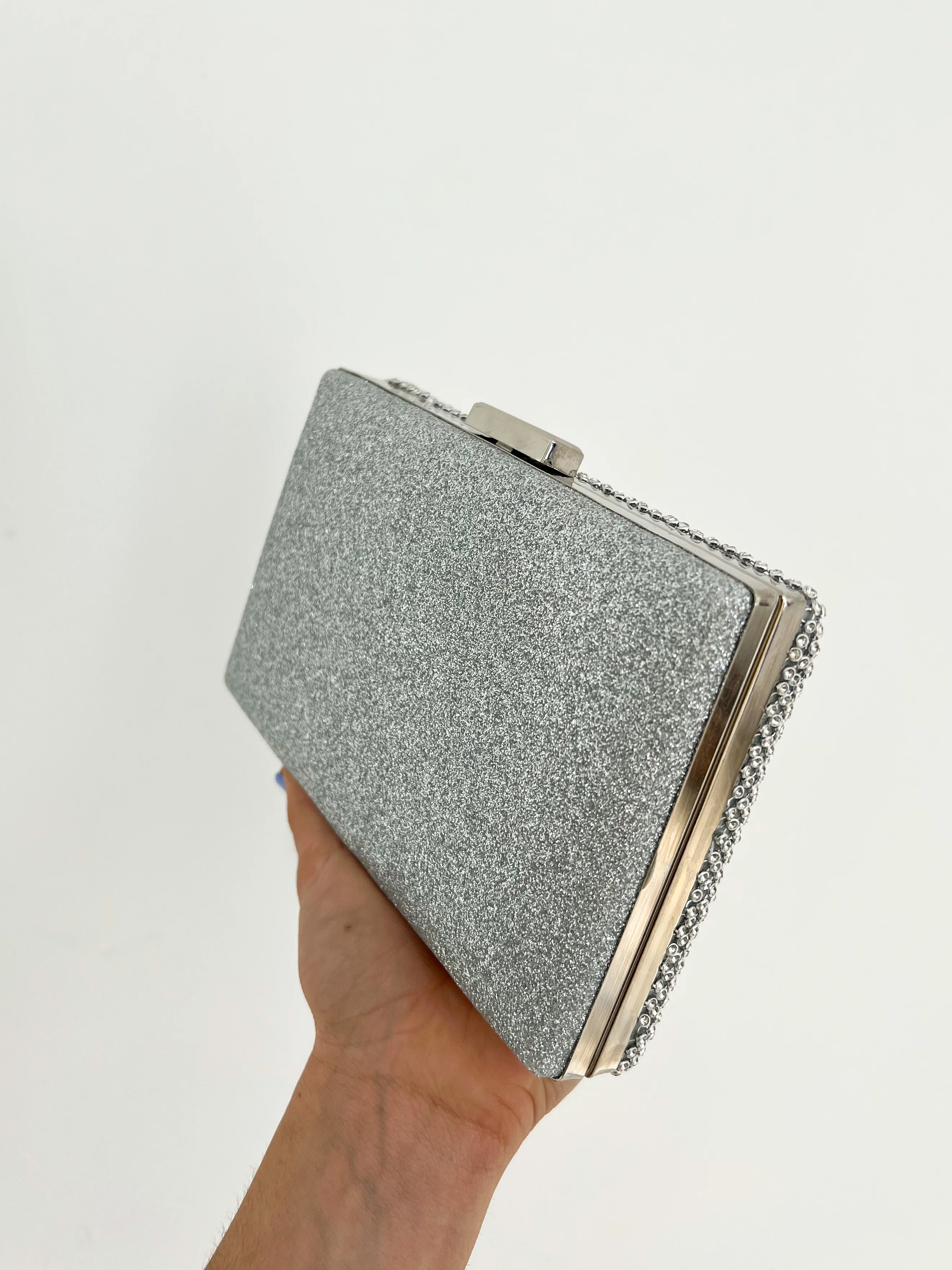 Clutch brillos plateado efecto - Image 4