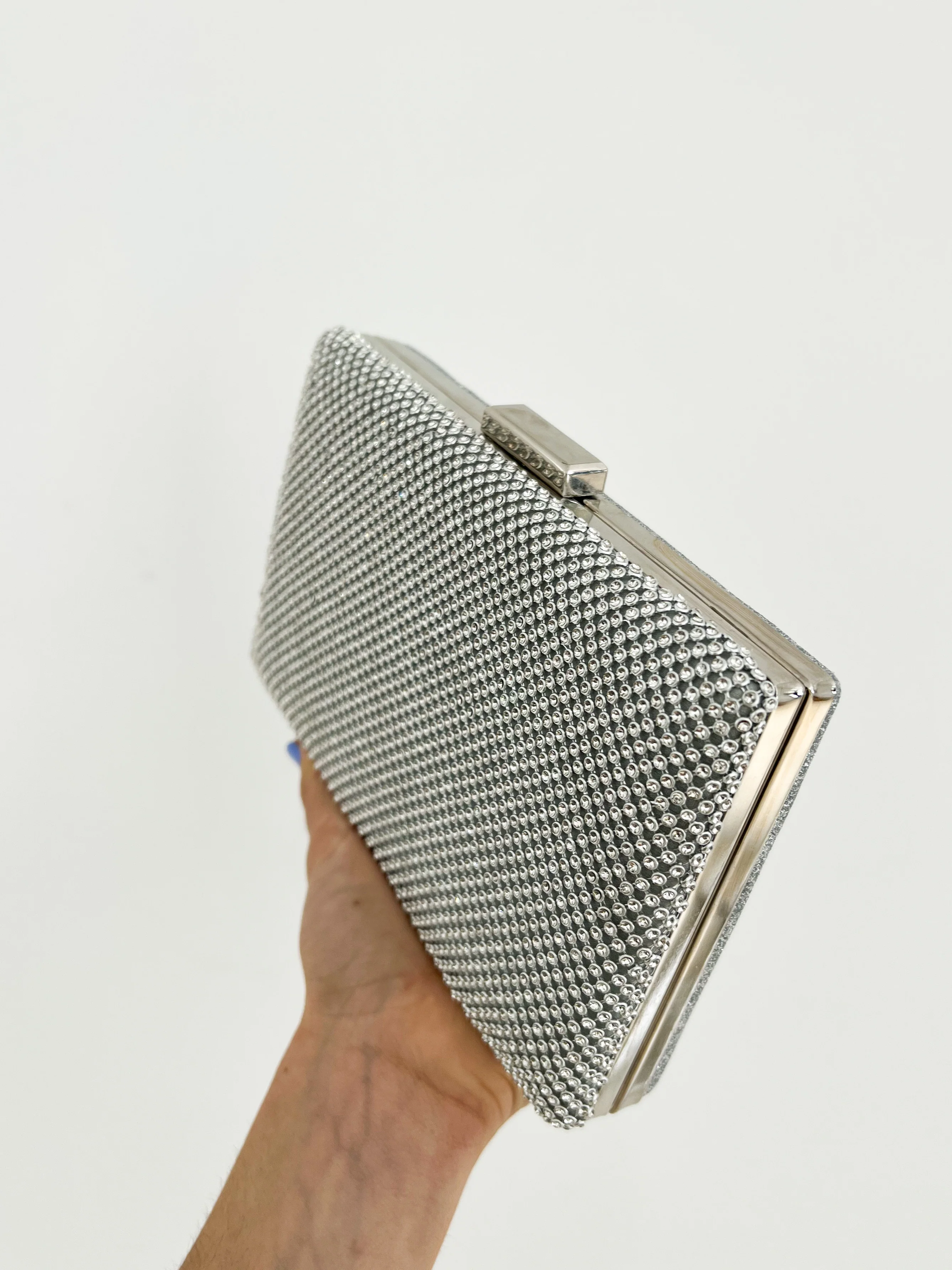 Clutch brillos plateado efecto - Image 5
