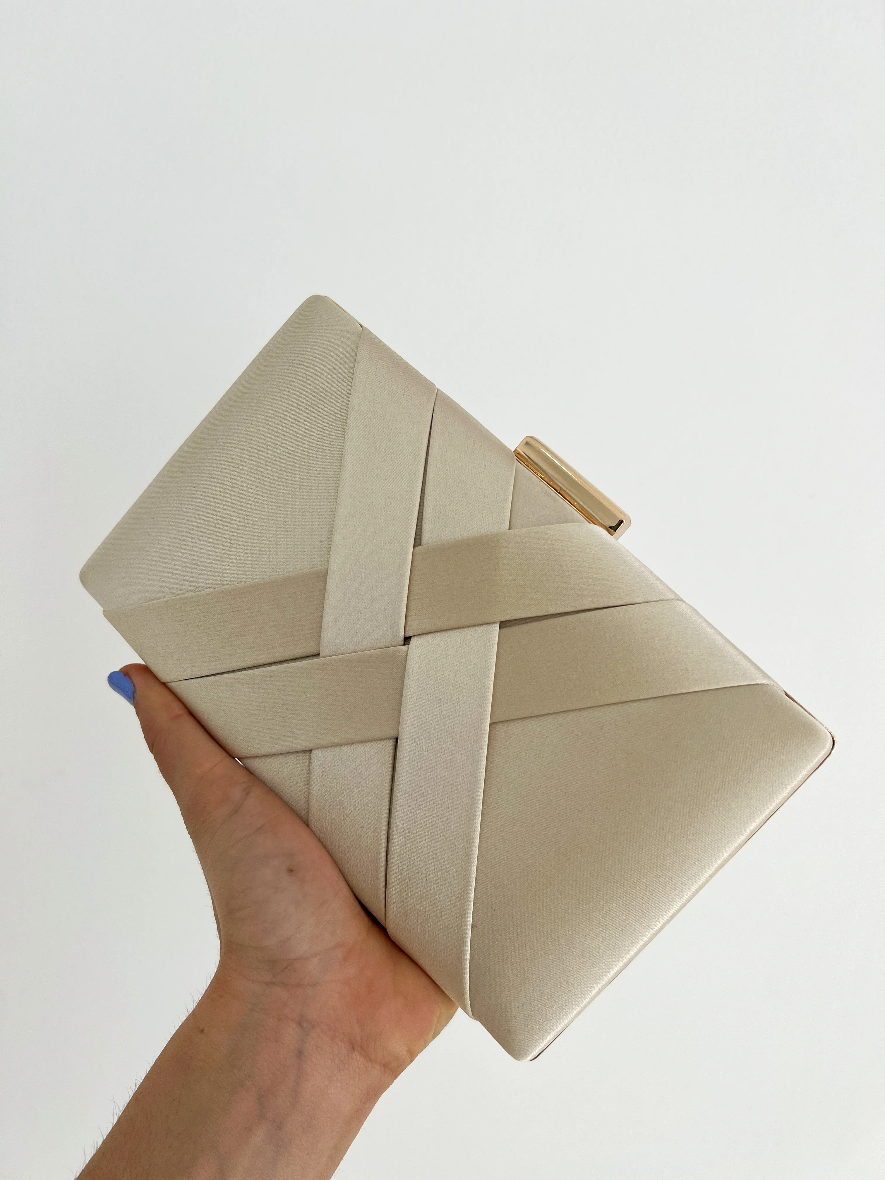 Clutch satinado dorado - Image 3