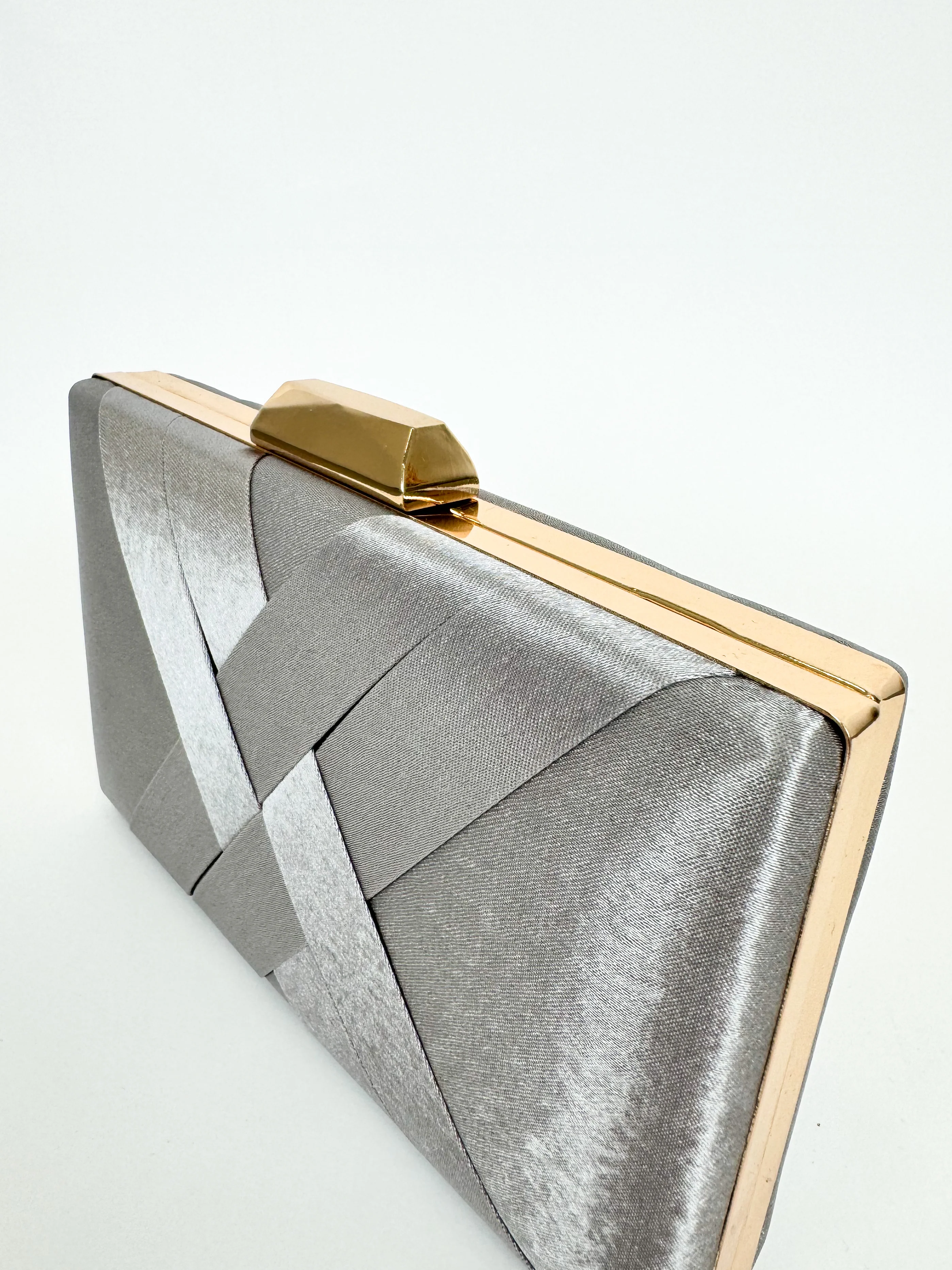 Clutch satinado plateado - Image 4