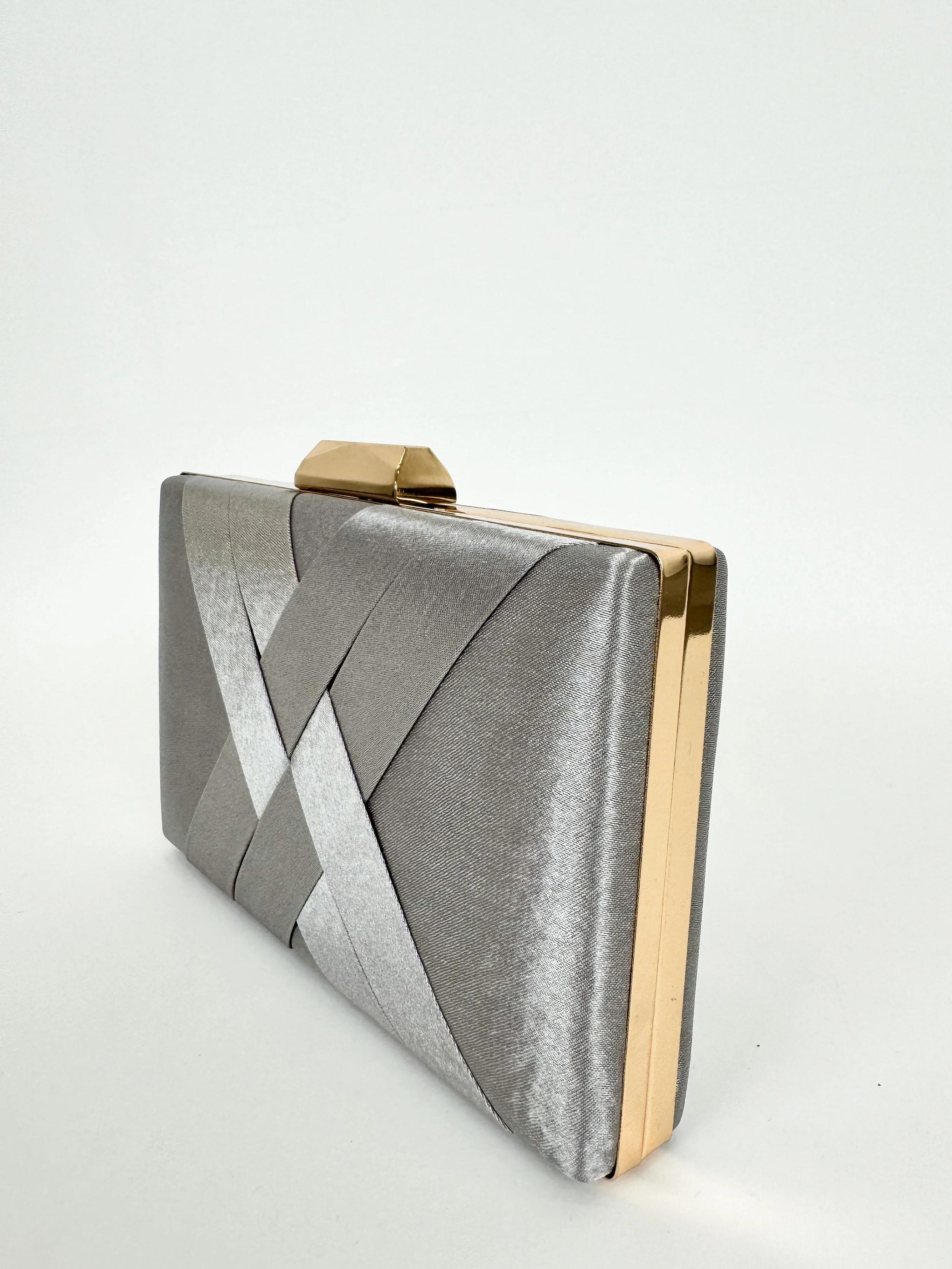 Clutch satinado plateado - Image 5
