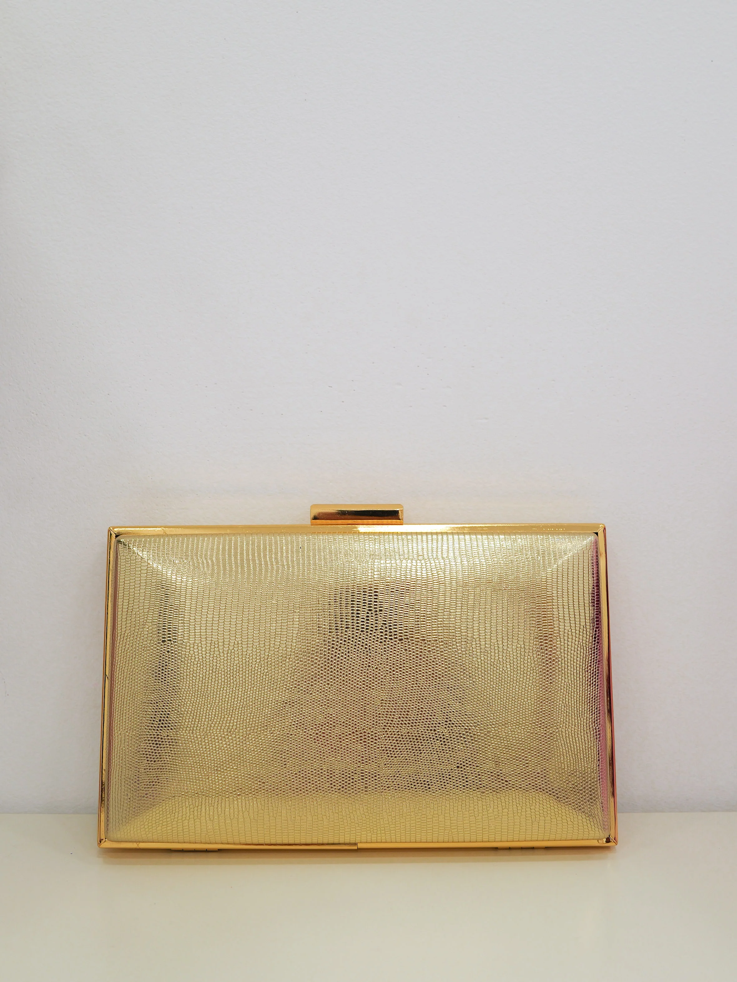 Clutch textura dorado - Image 4