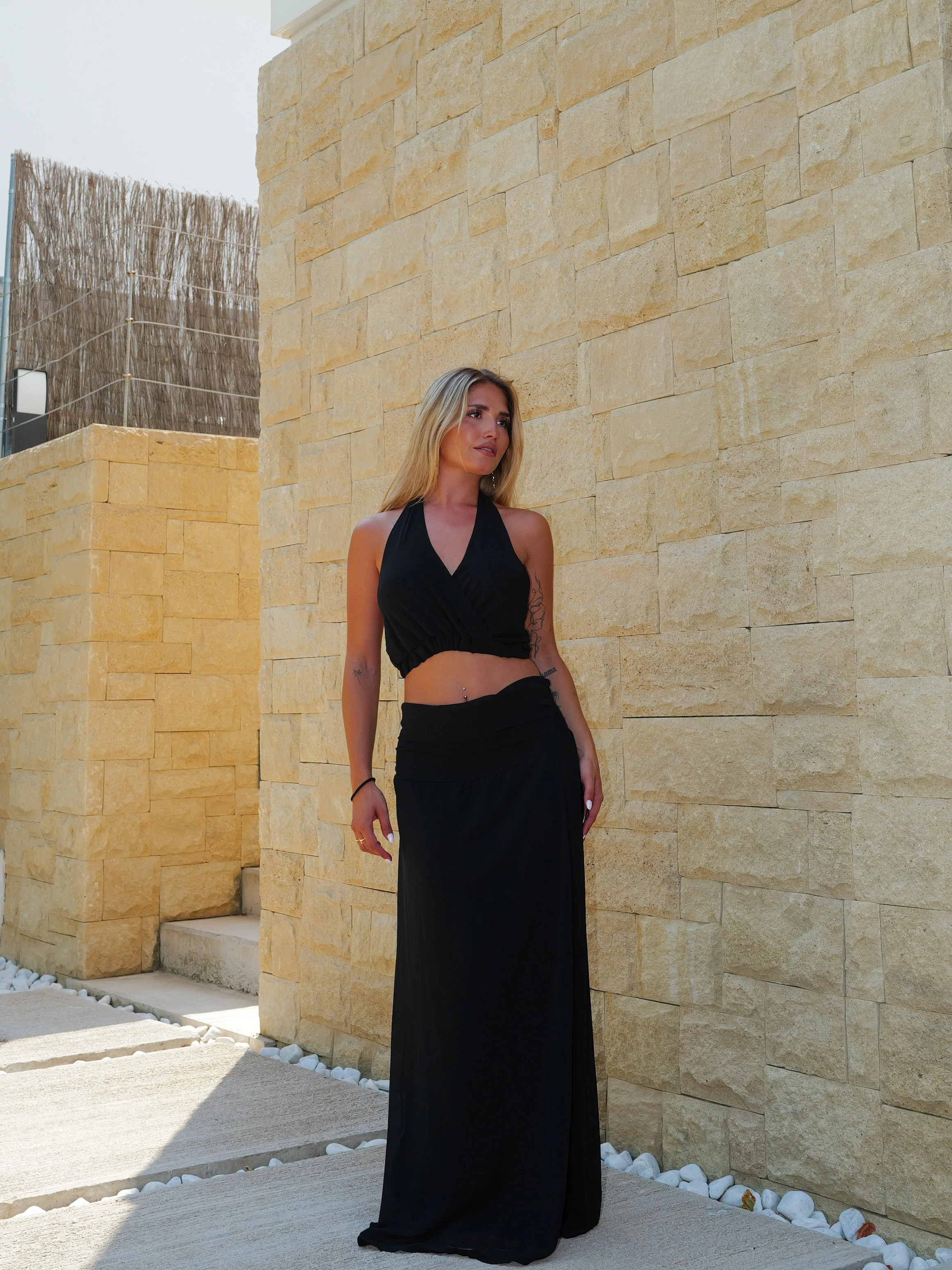 Conjunto falda cuello halter negro - Image 2