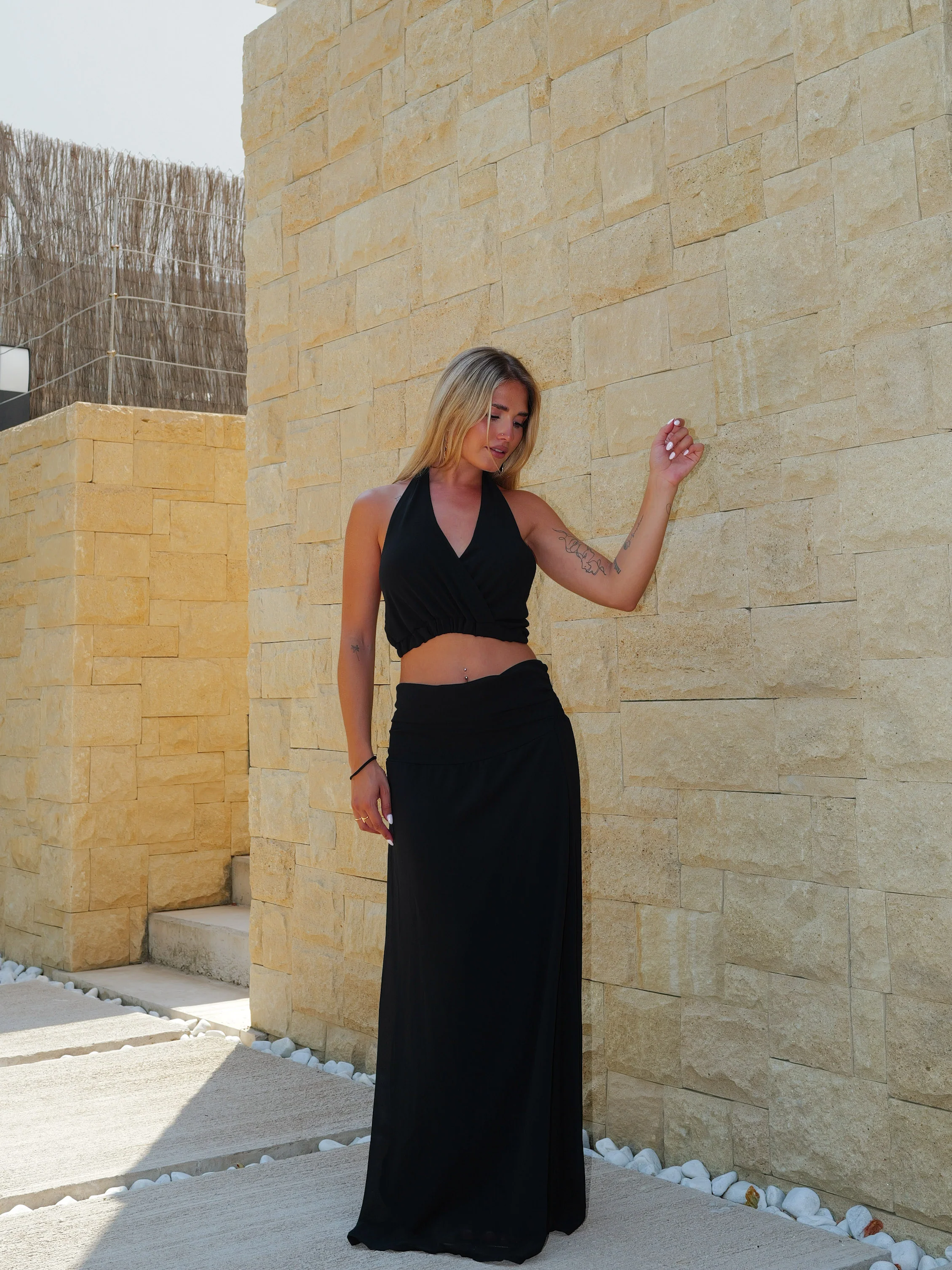 Conjunto falda cuello halter negro - Image 6