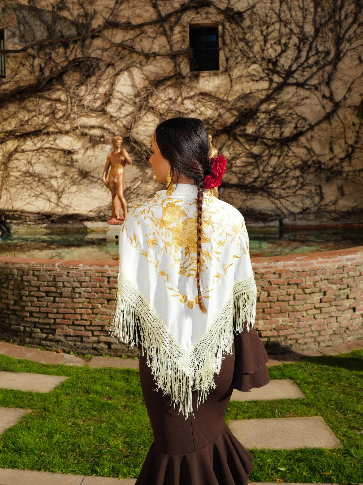 Mantón flamenca bordado flores crema - Image 4