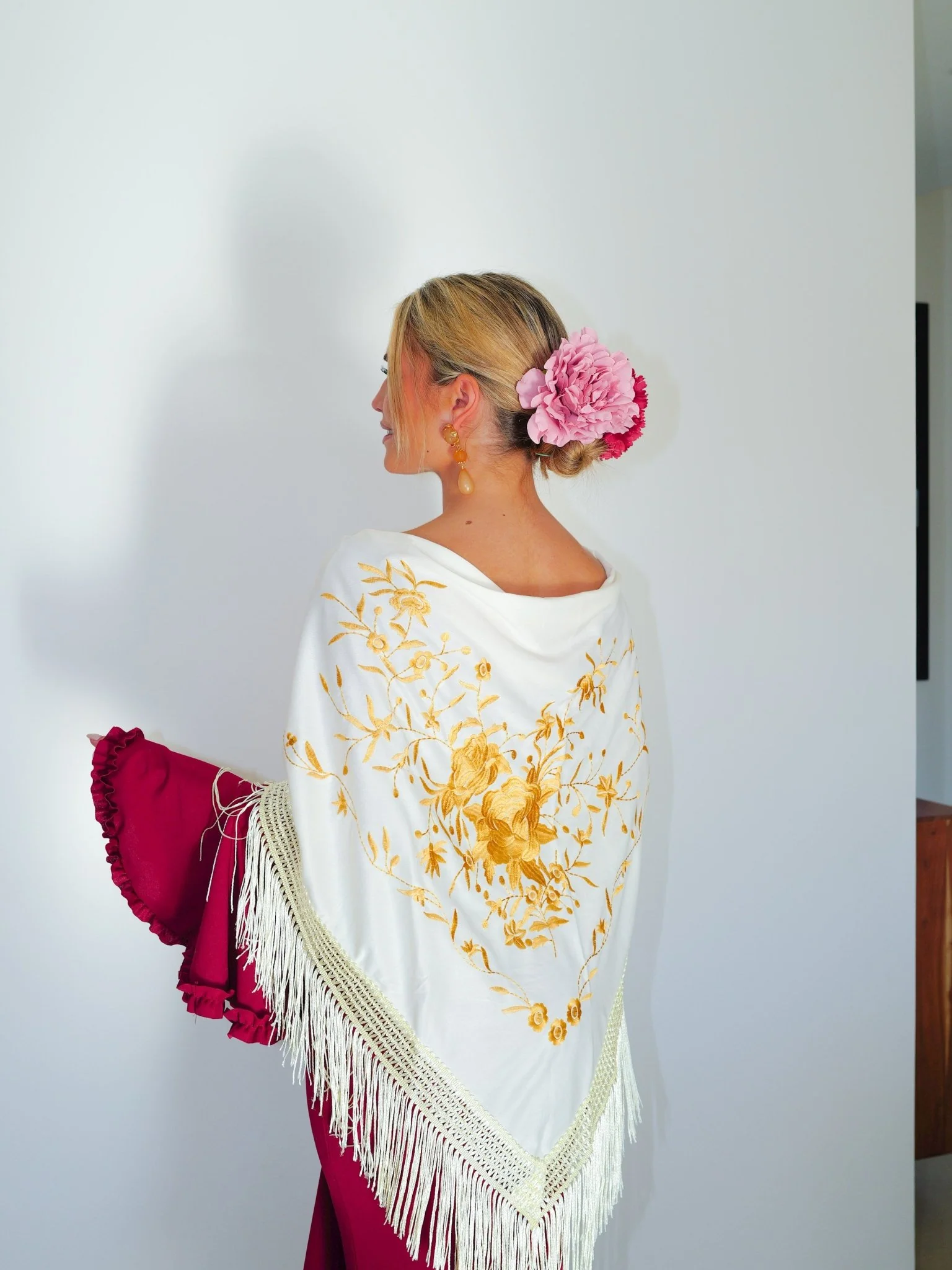 Mantón flamenca bordado flores crema - Image 5