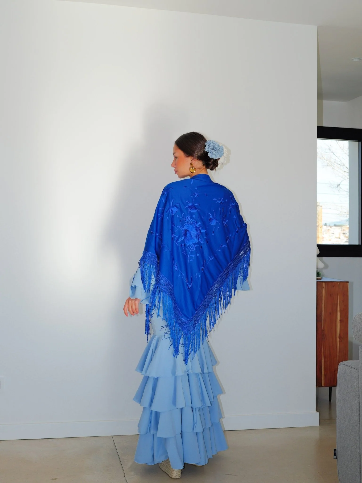 Mantón flamenca bordado flores klein - Image 7