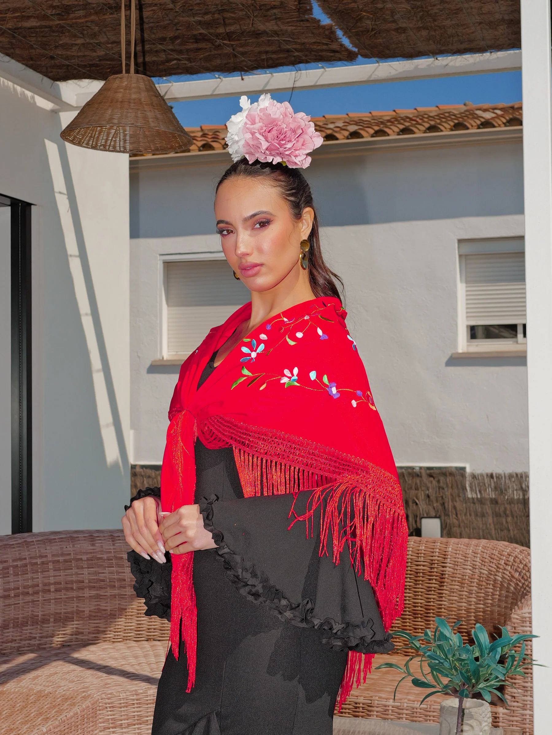 Mantón flamenca bordado flores rojo - Image 5