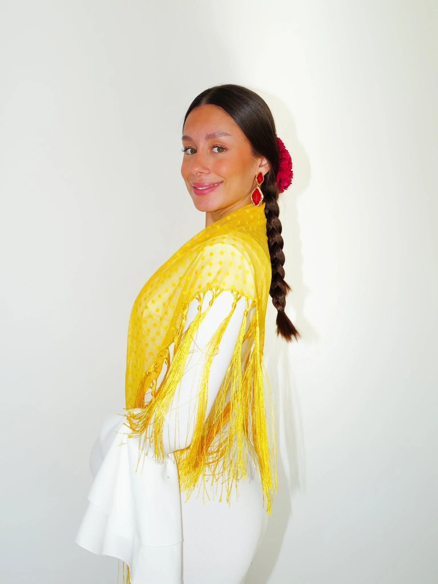 Mantón flamenca topos amarillo - Image 4