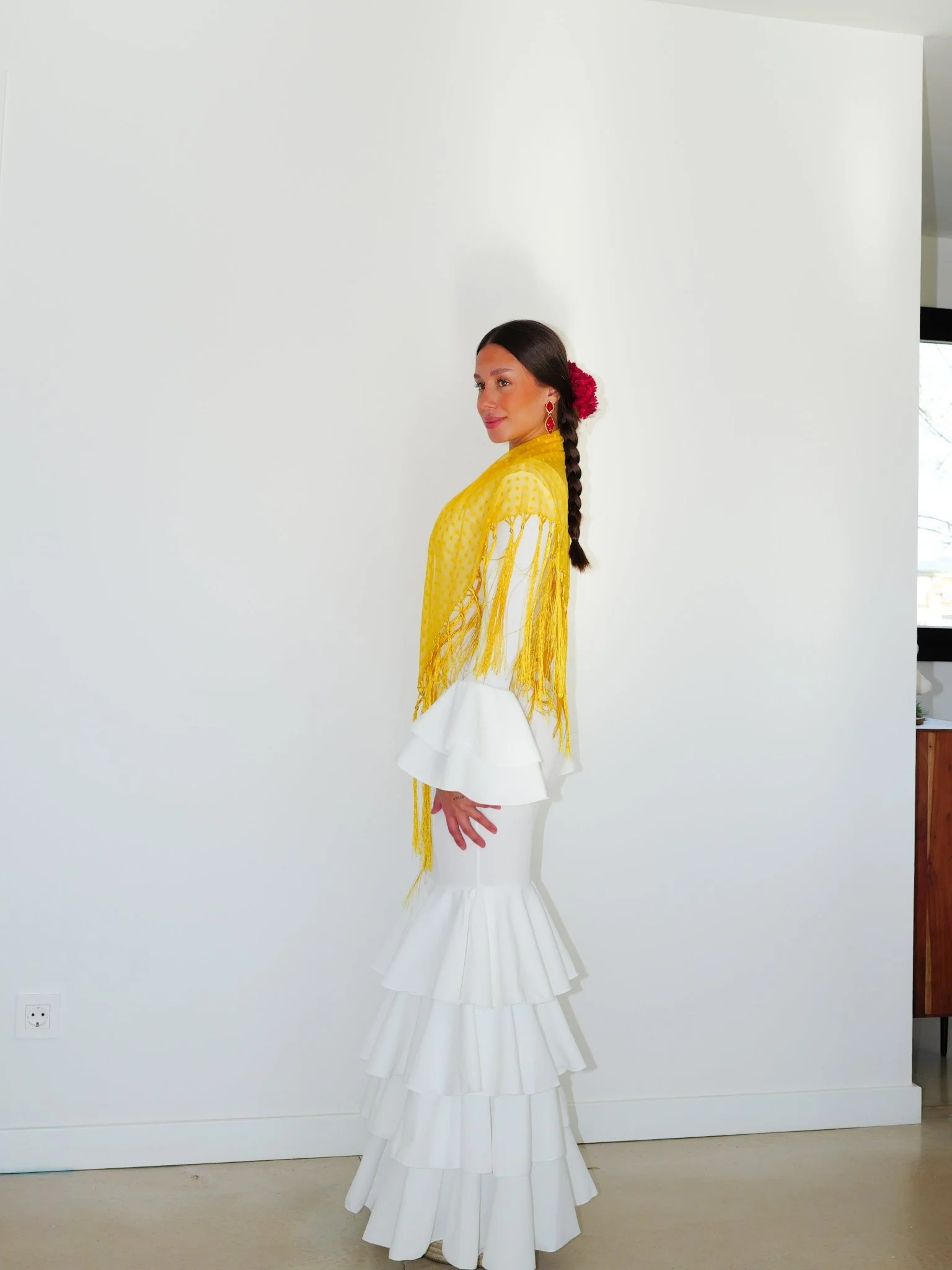 Mantón flamenca topos amarillo - Image 5