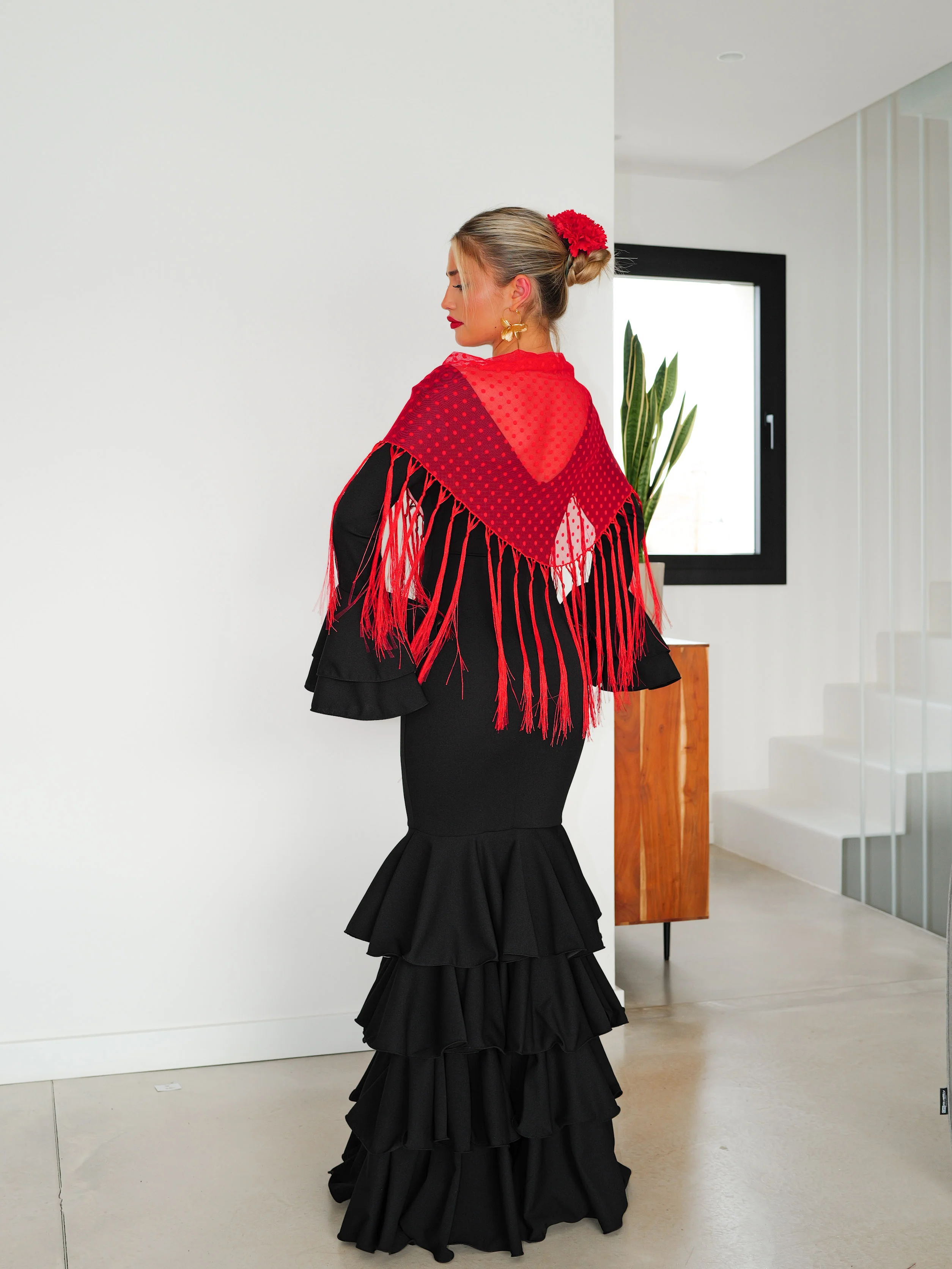 Mantón flamenca topos rojo - Image 5