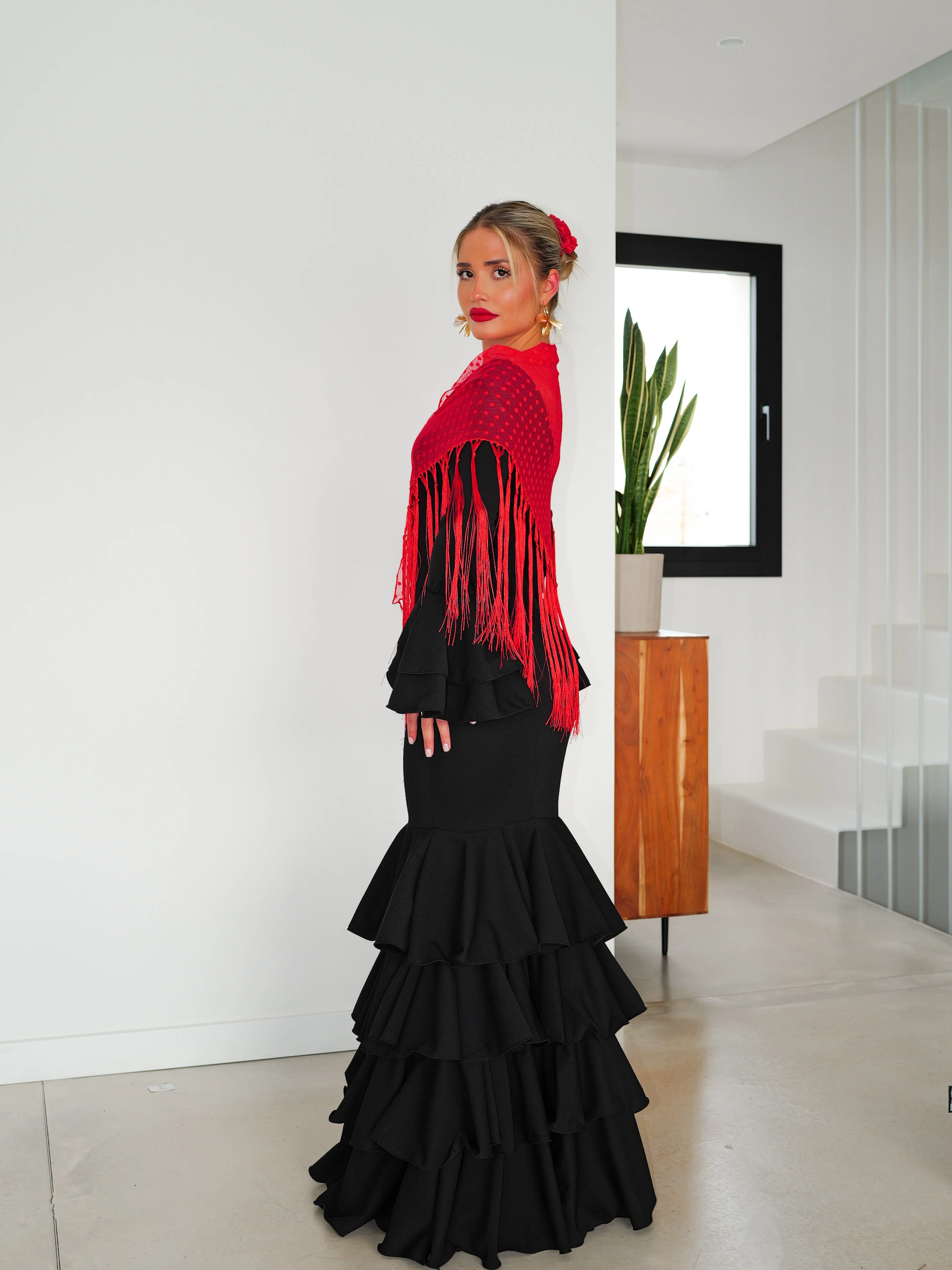 Mantón flamenca topos rojo - Image 6