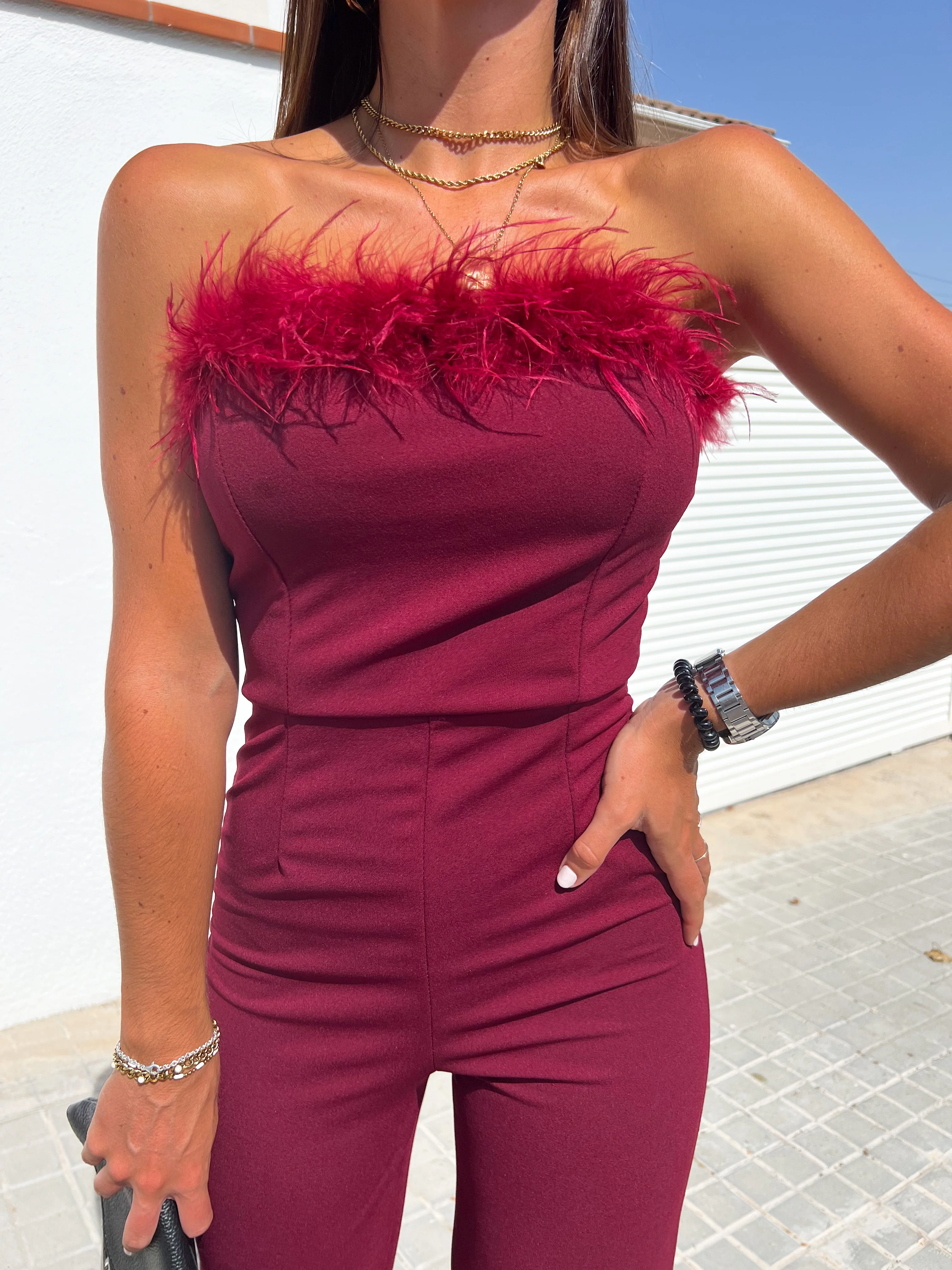Mono largo plumas burdeos - Image 3