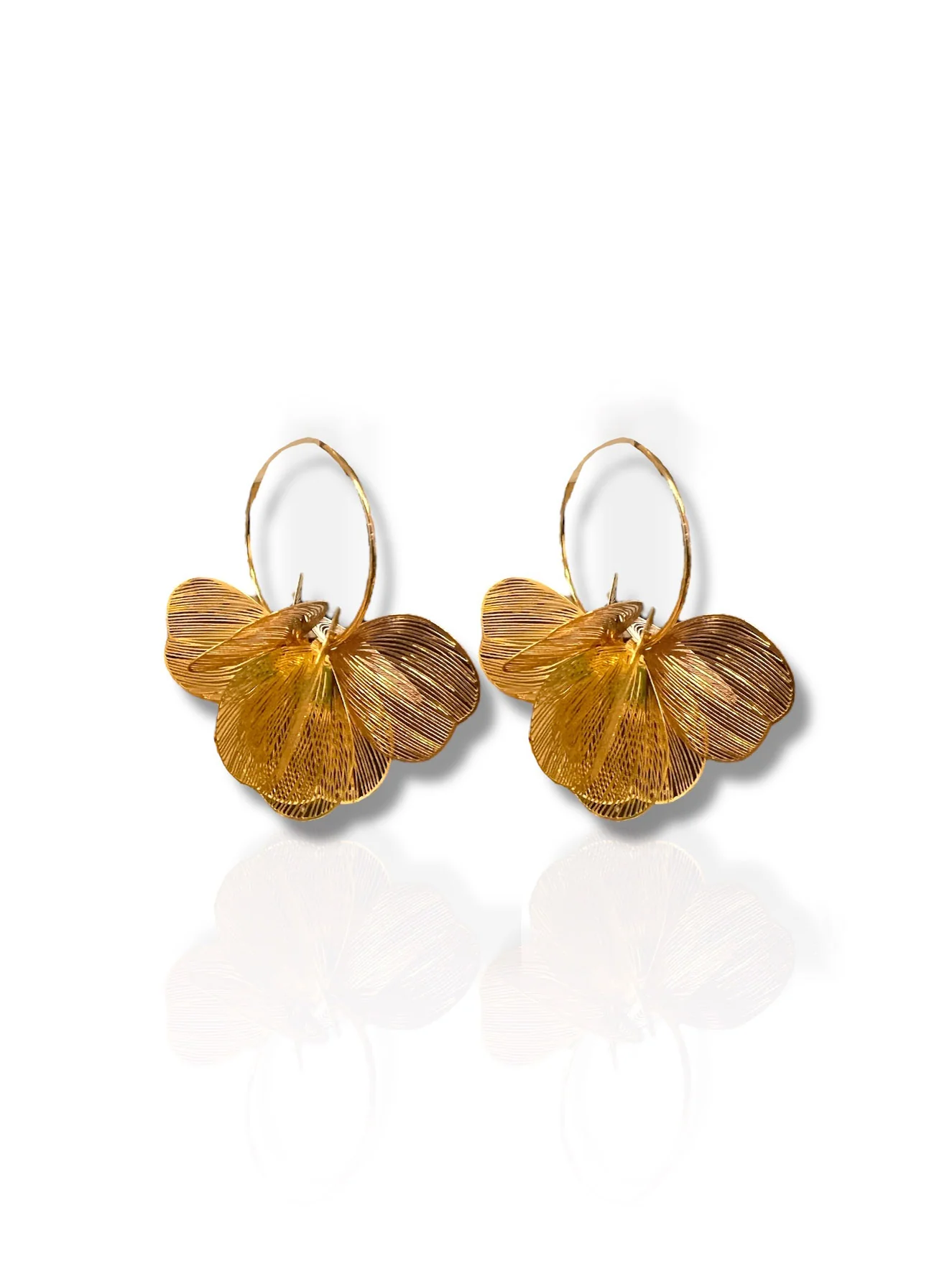 Pendientes de aros con flores dorados - Image 3