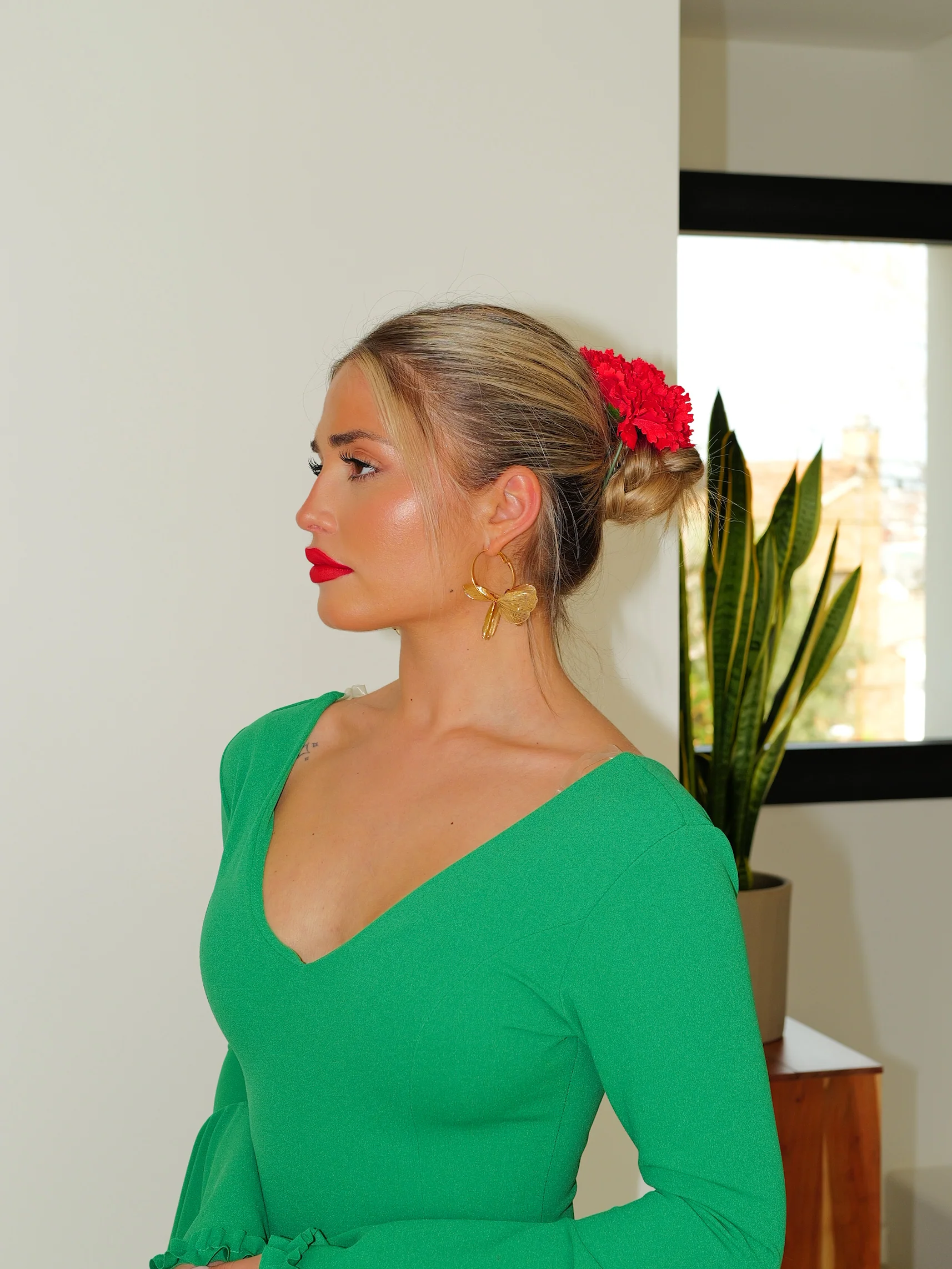 Pendientes de aros con flores dorados - Image 8