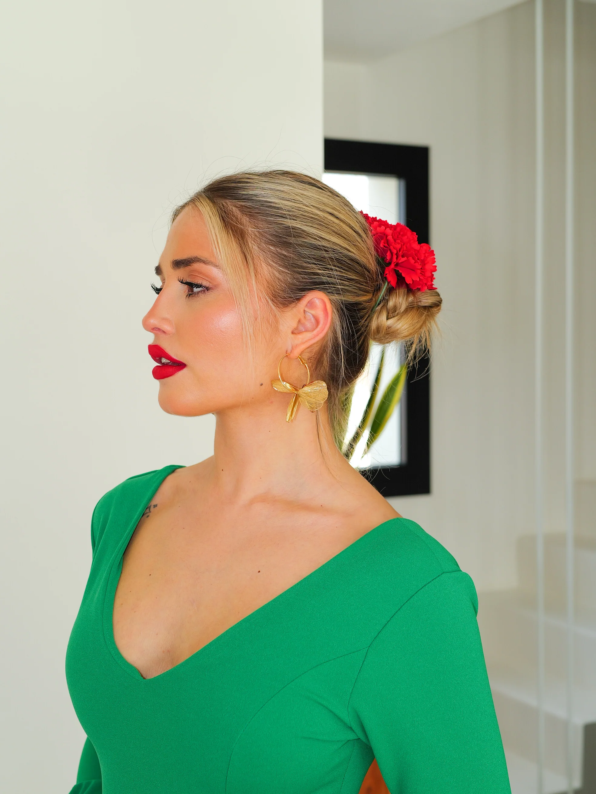 Pendientes de aros con flores dorados - Image 9