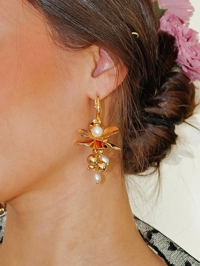 Pendientes flor perlas doradas - Image 2