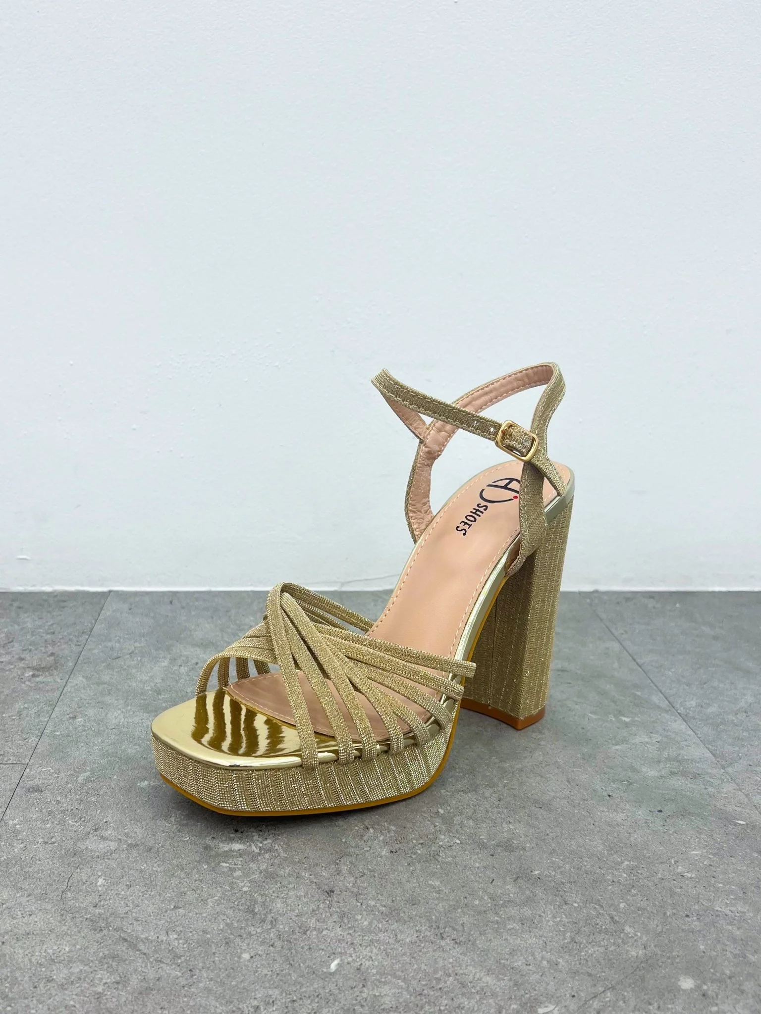 Sandalia entrelazado brillos dorado - Image 3