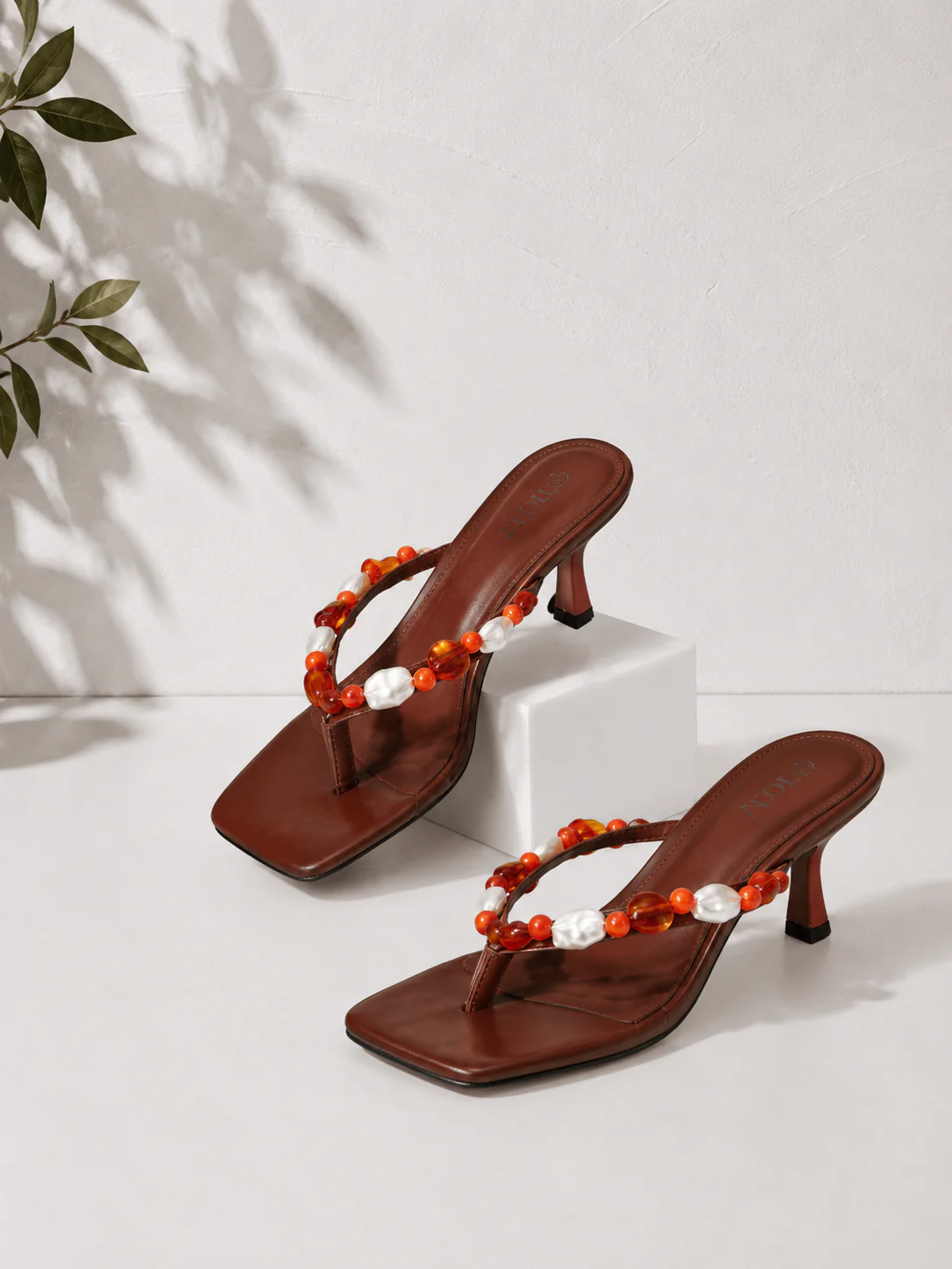 Sandalia tacón piedras chocolate - Image 2