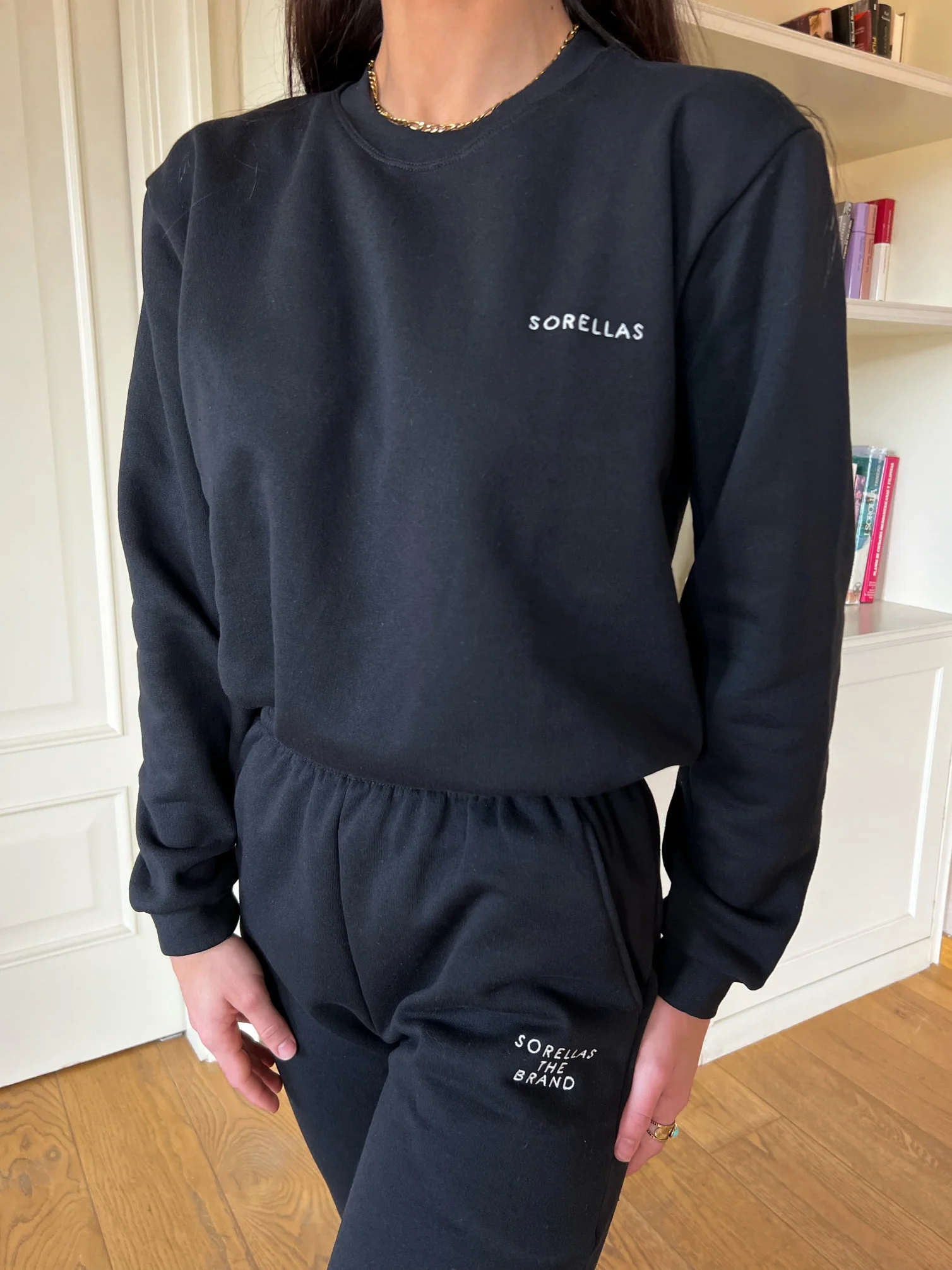 Sudadera SORELLAS negra - Image 3