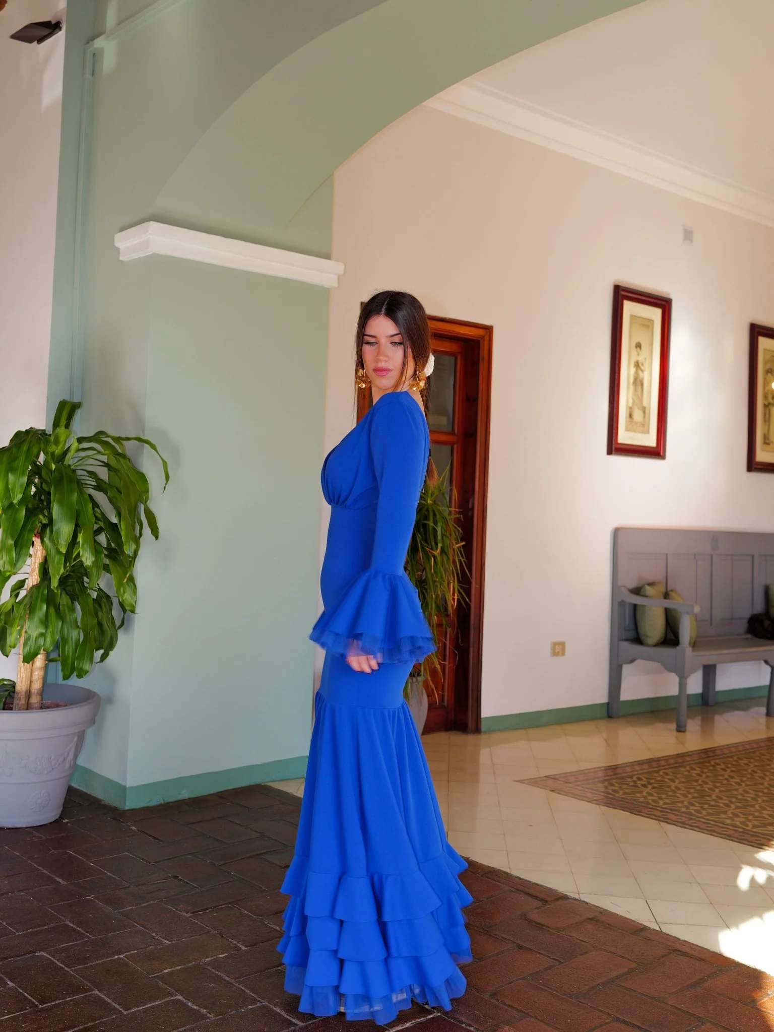 Traje flamenca escote pico azul - Image 4