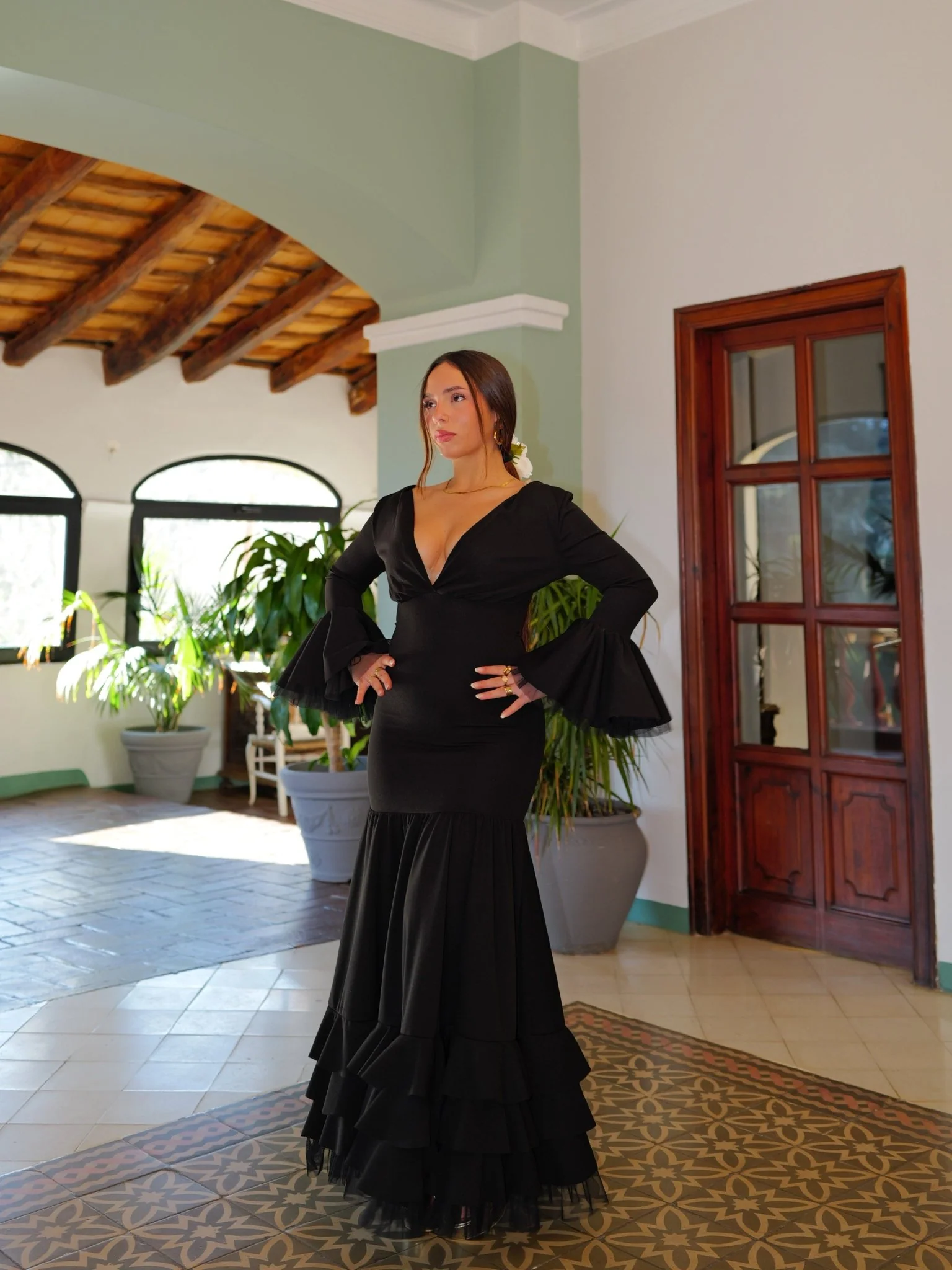 Traje flamenca escote pico negro - Image 2
