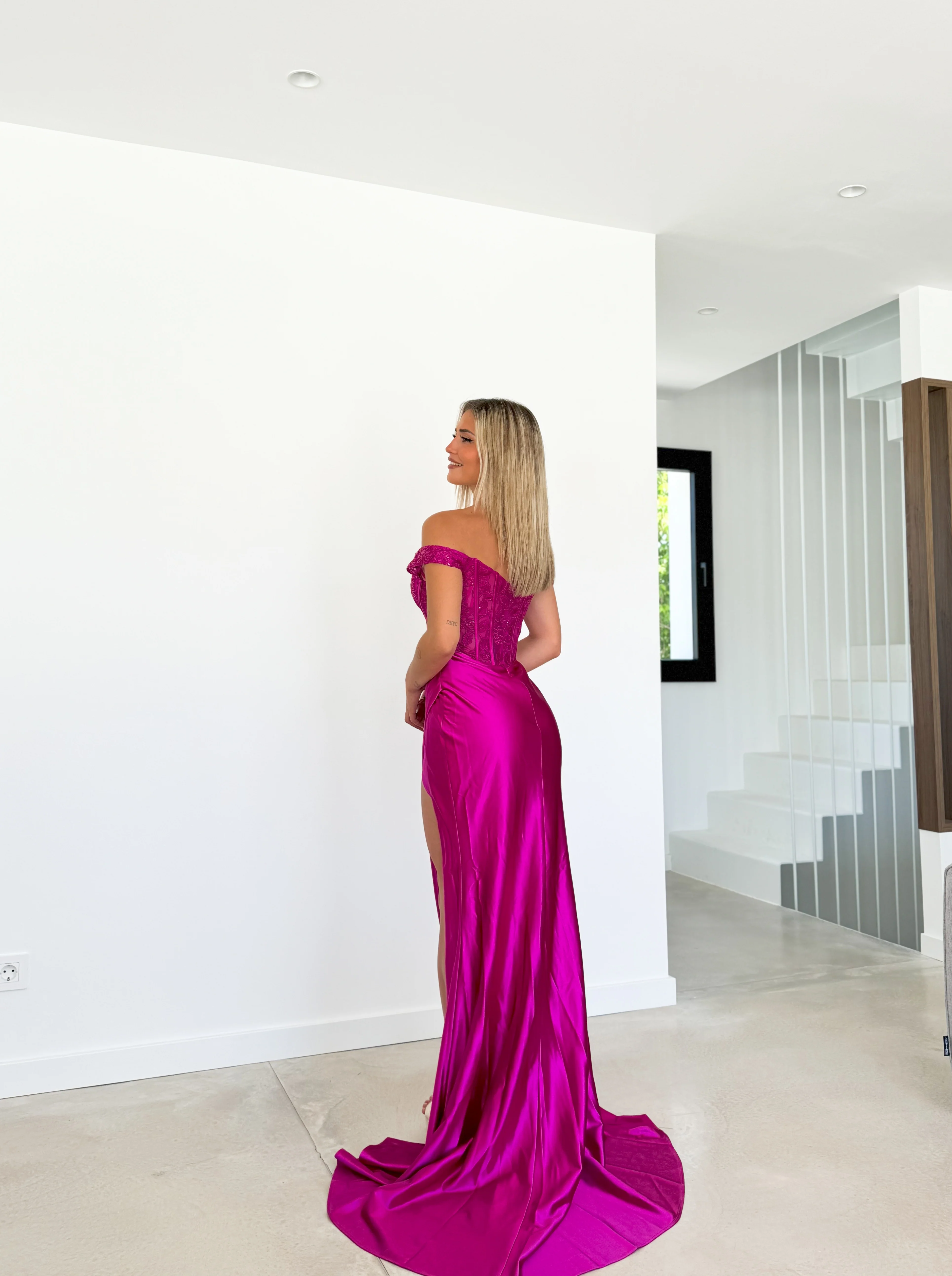 Vestido encaje manguitos satinado fucsia - Image 8
