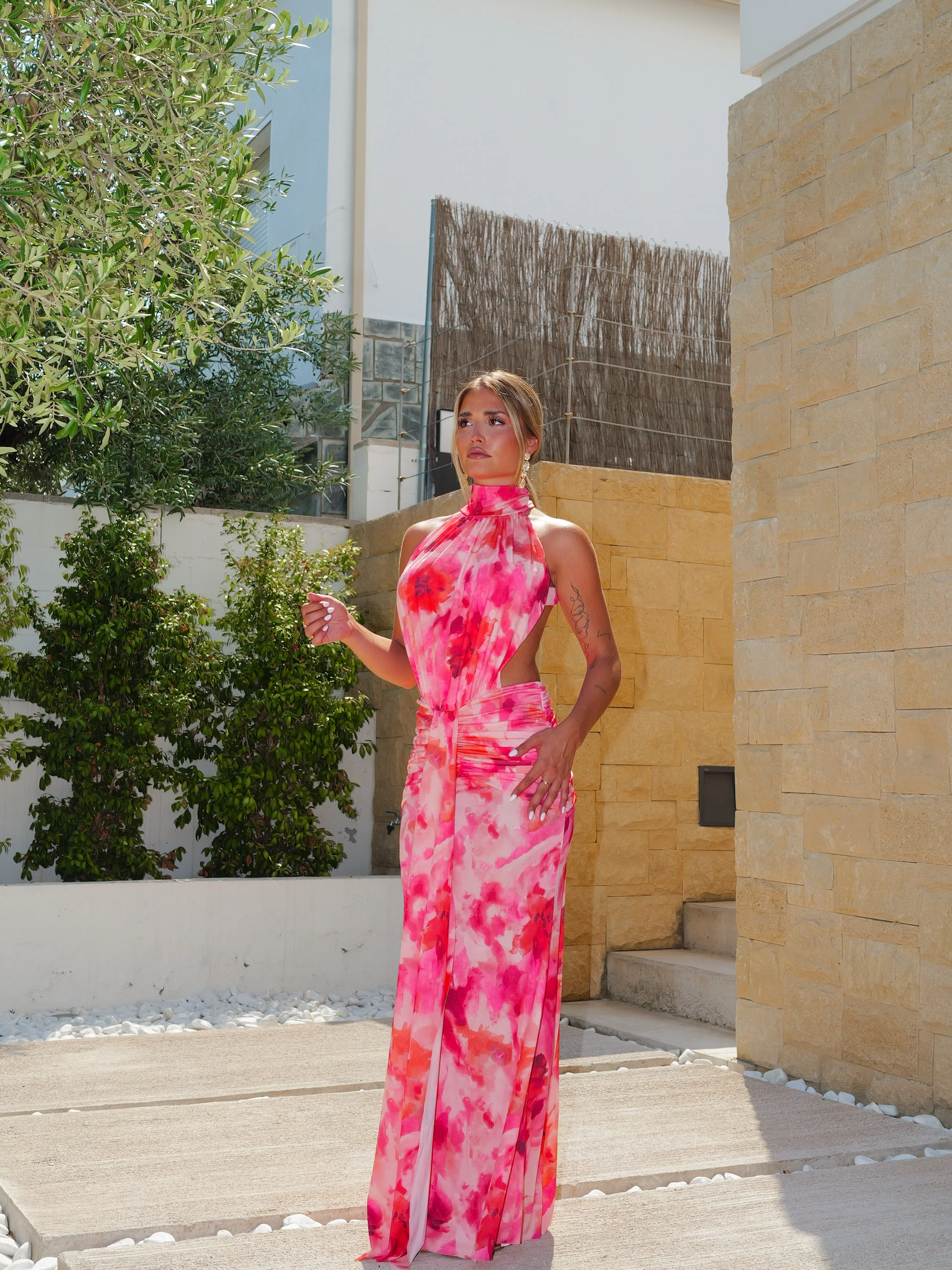 Vestido halter estampado cintura abierta coral - Image 4