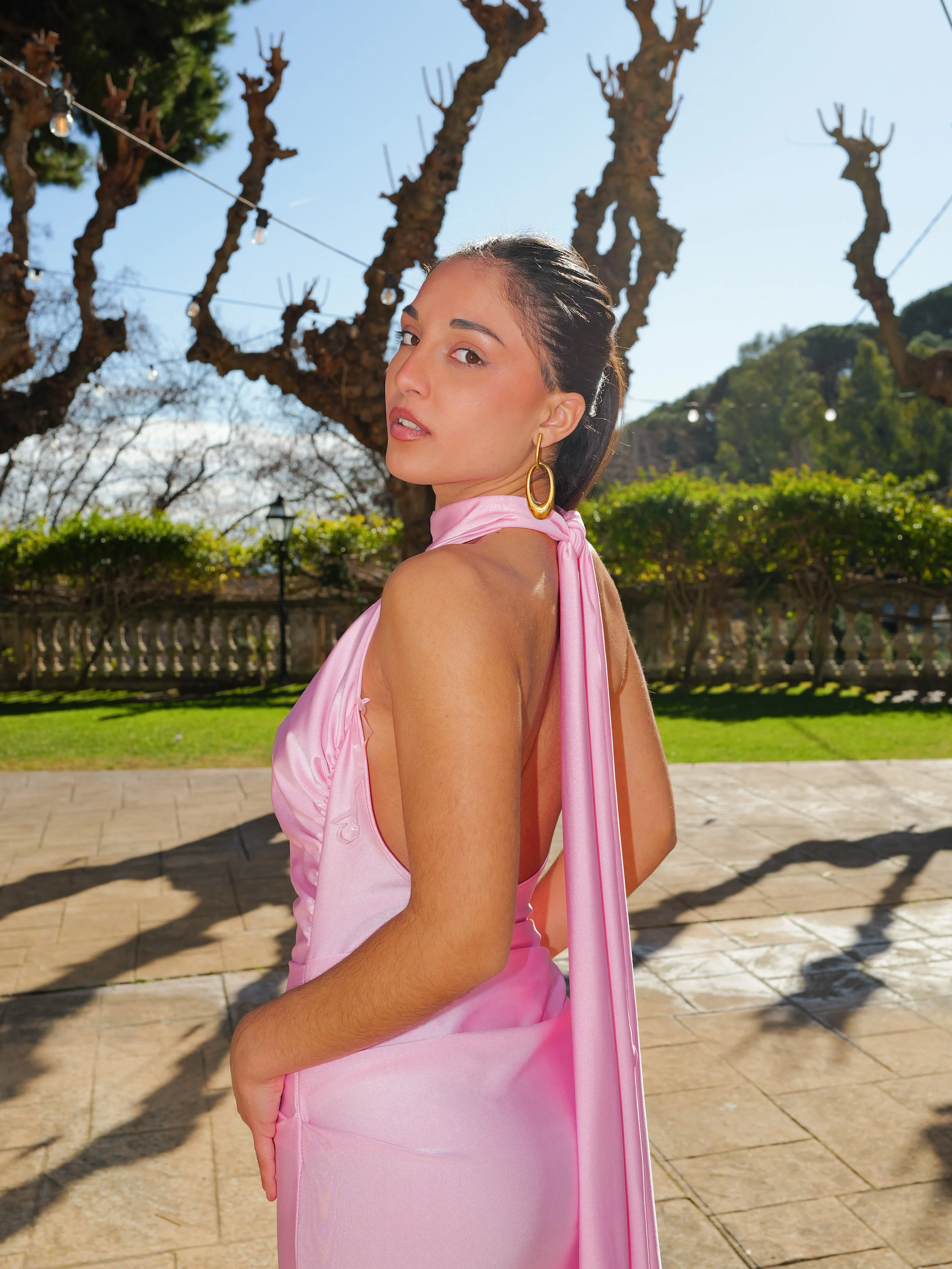 Vestido halter fruncido espalda rosa - Image 4