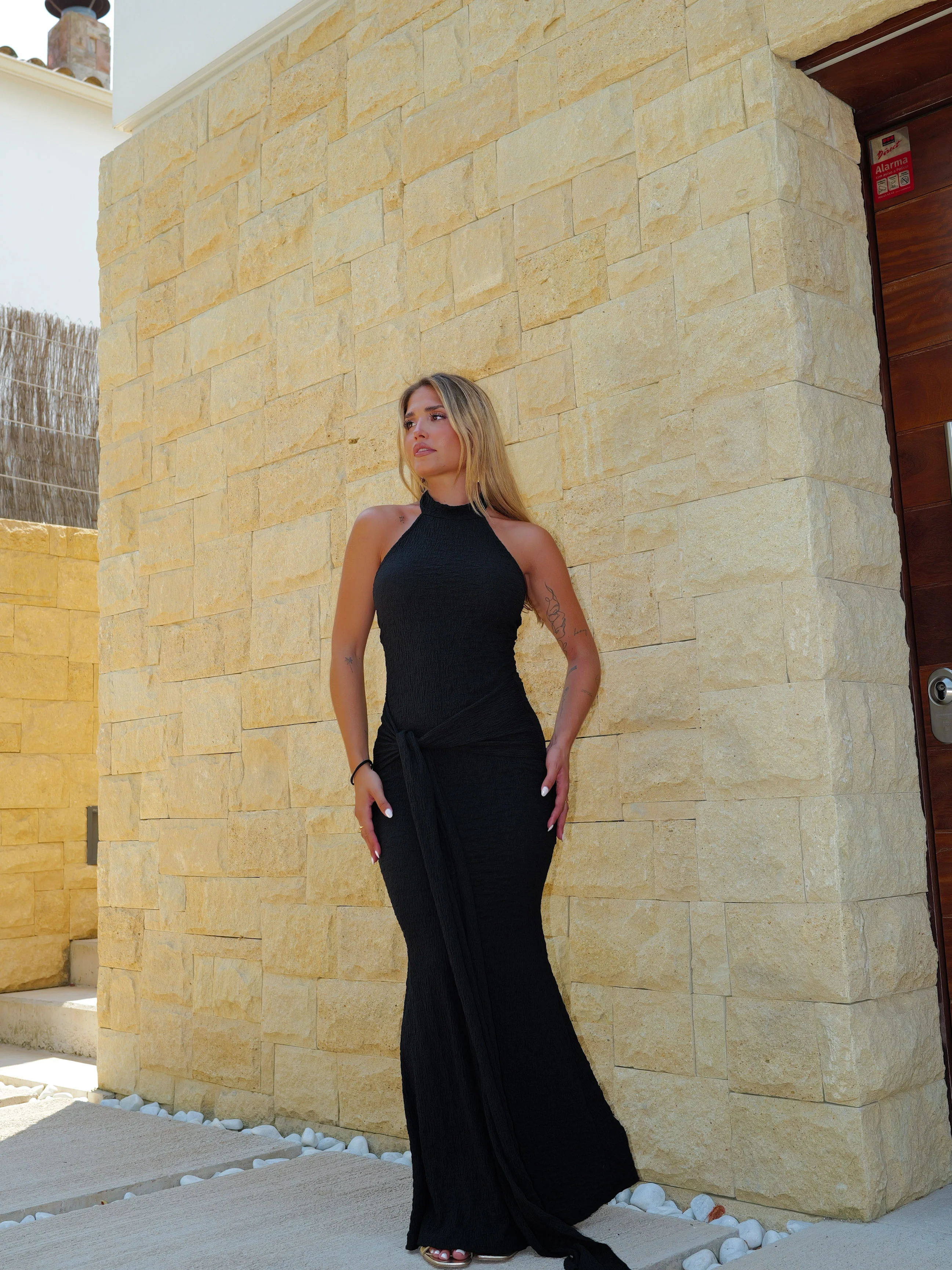 Vestido halter textura nudo negro - Image 5