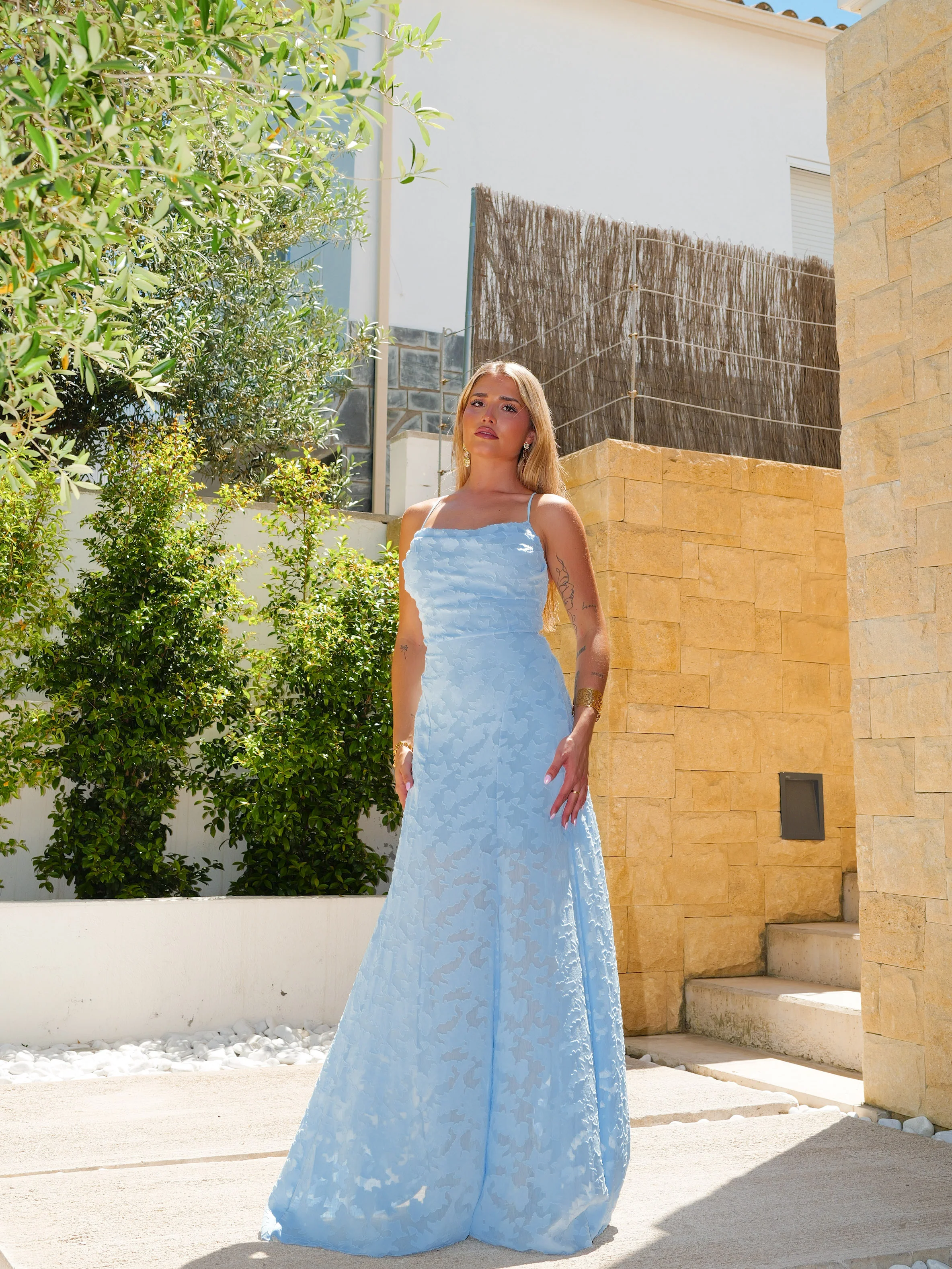 Vestido largo cascada relieves celeste - Image 6
