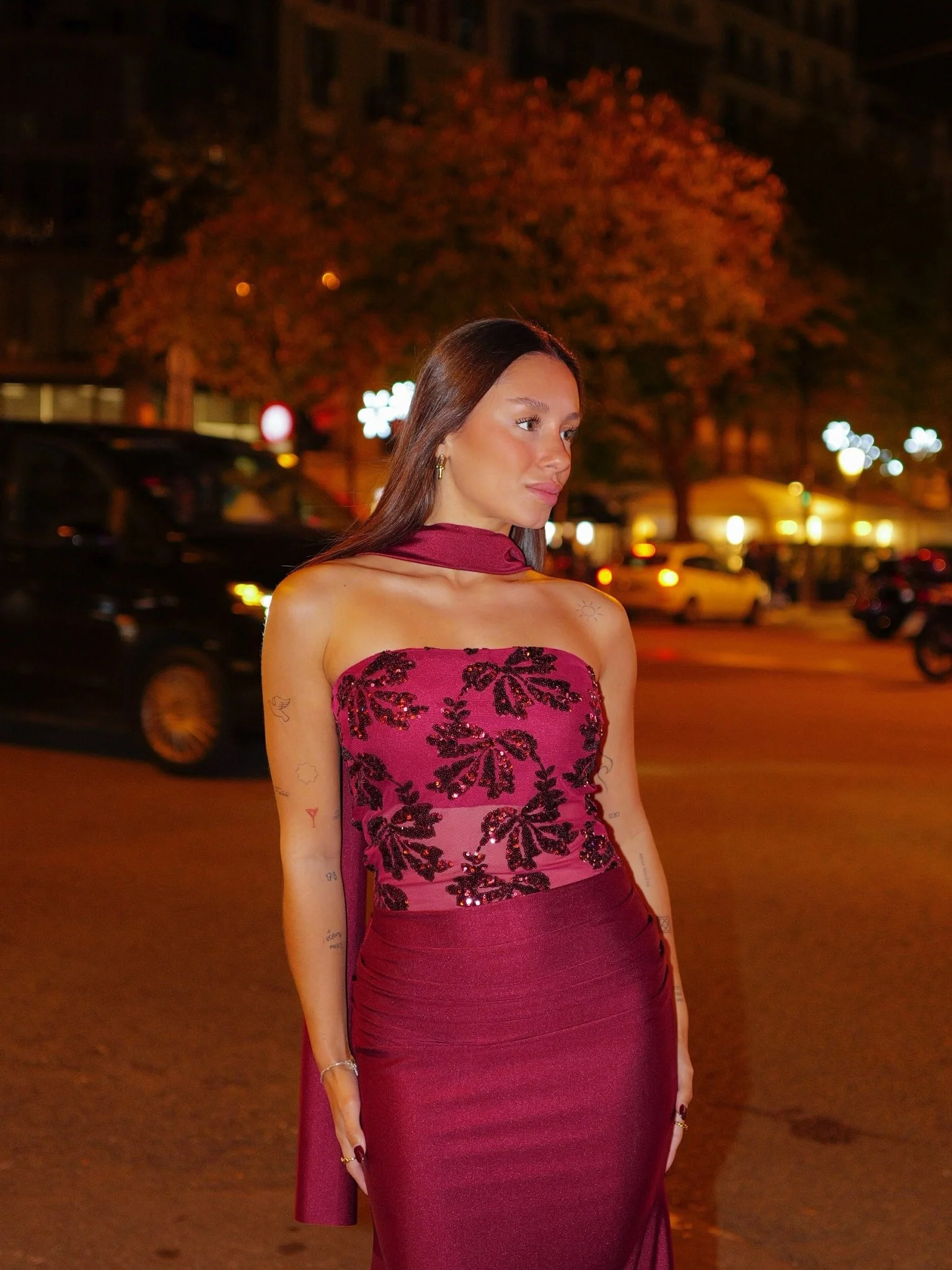 Vestido largo detalles choker palabra burdeos - Image 4