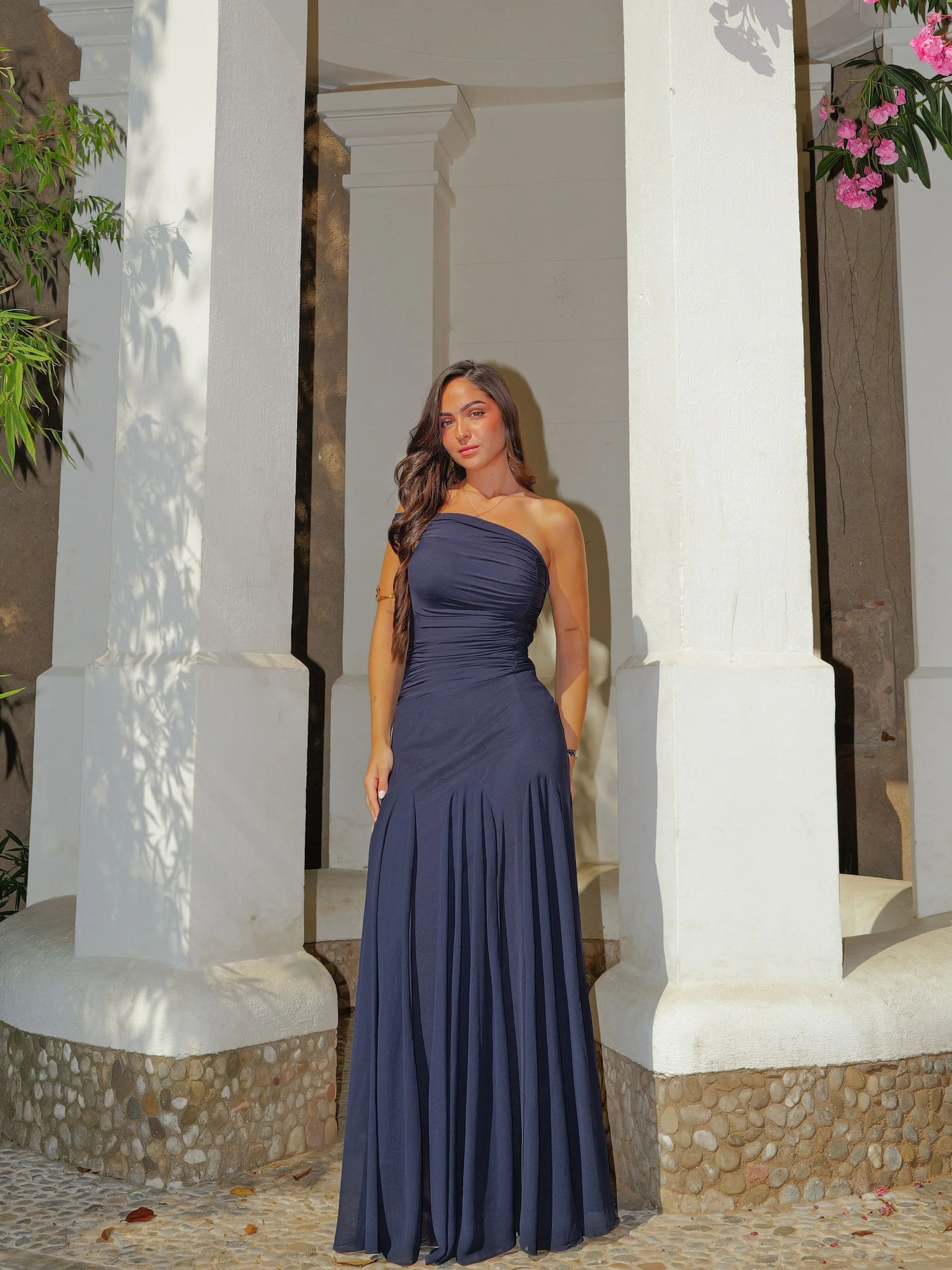 Vestido largo drapeado asimétrico flor marino - Image 2