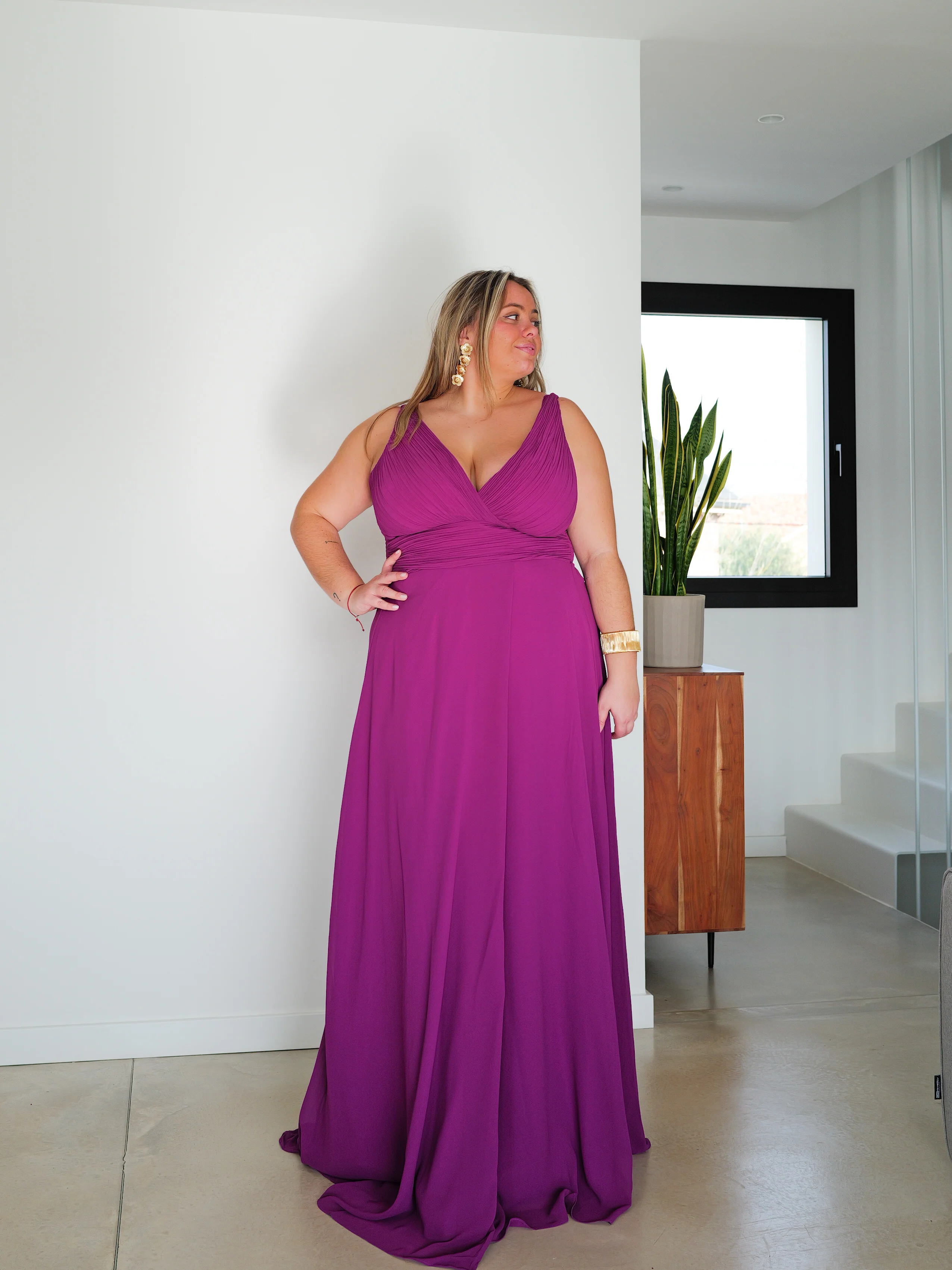 Vestido largo escote pico drapeado amarena - Image 3