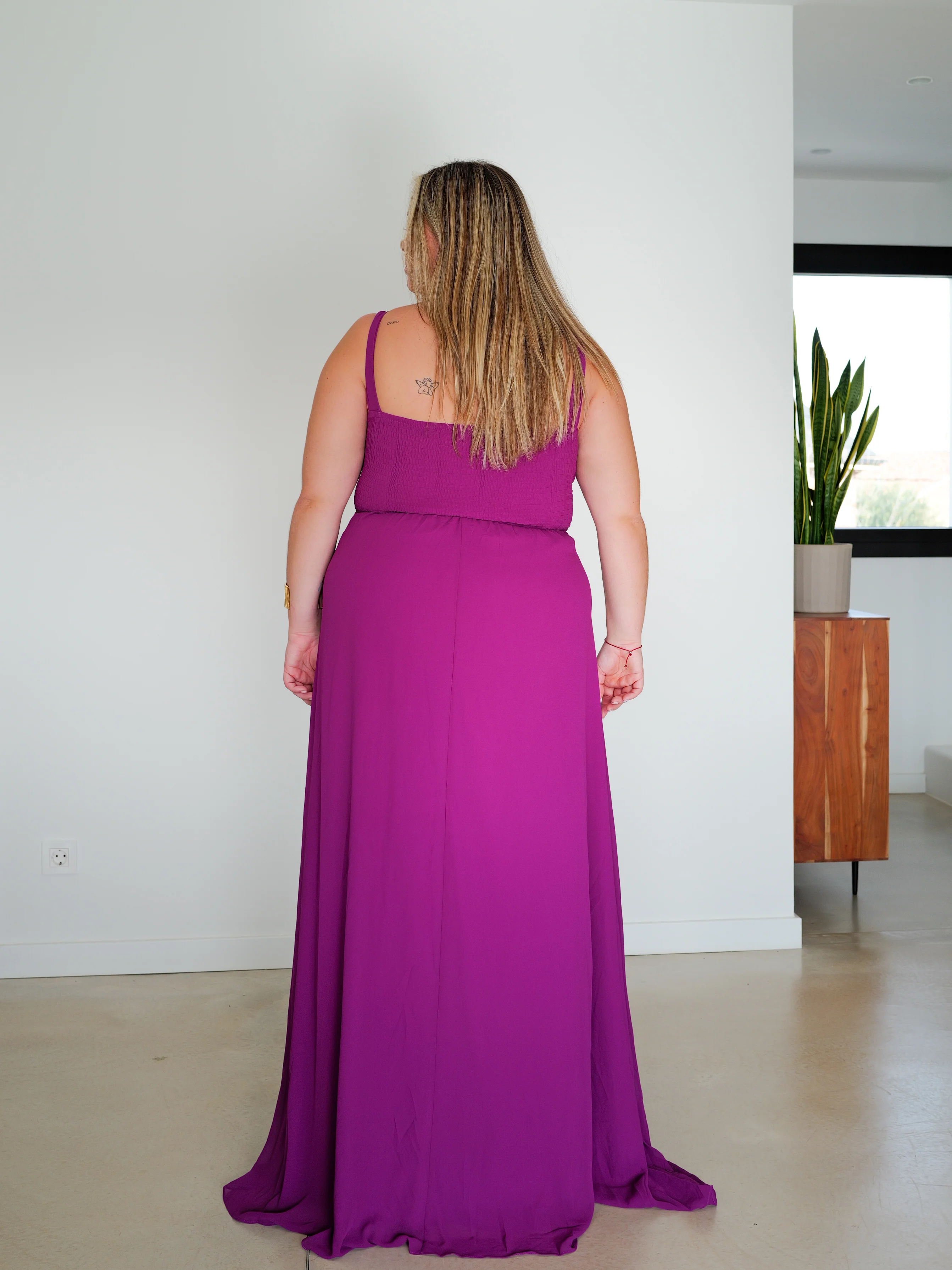 Vestido largo escote pico drapeado amarena - Image 4