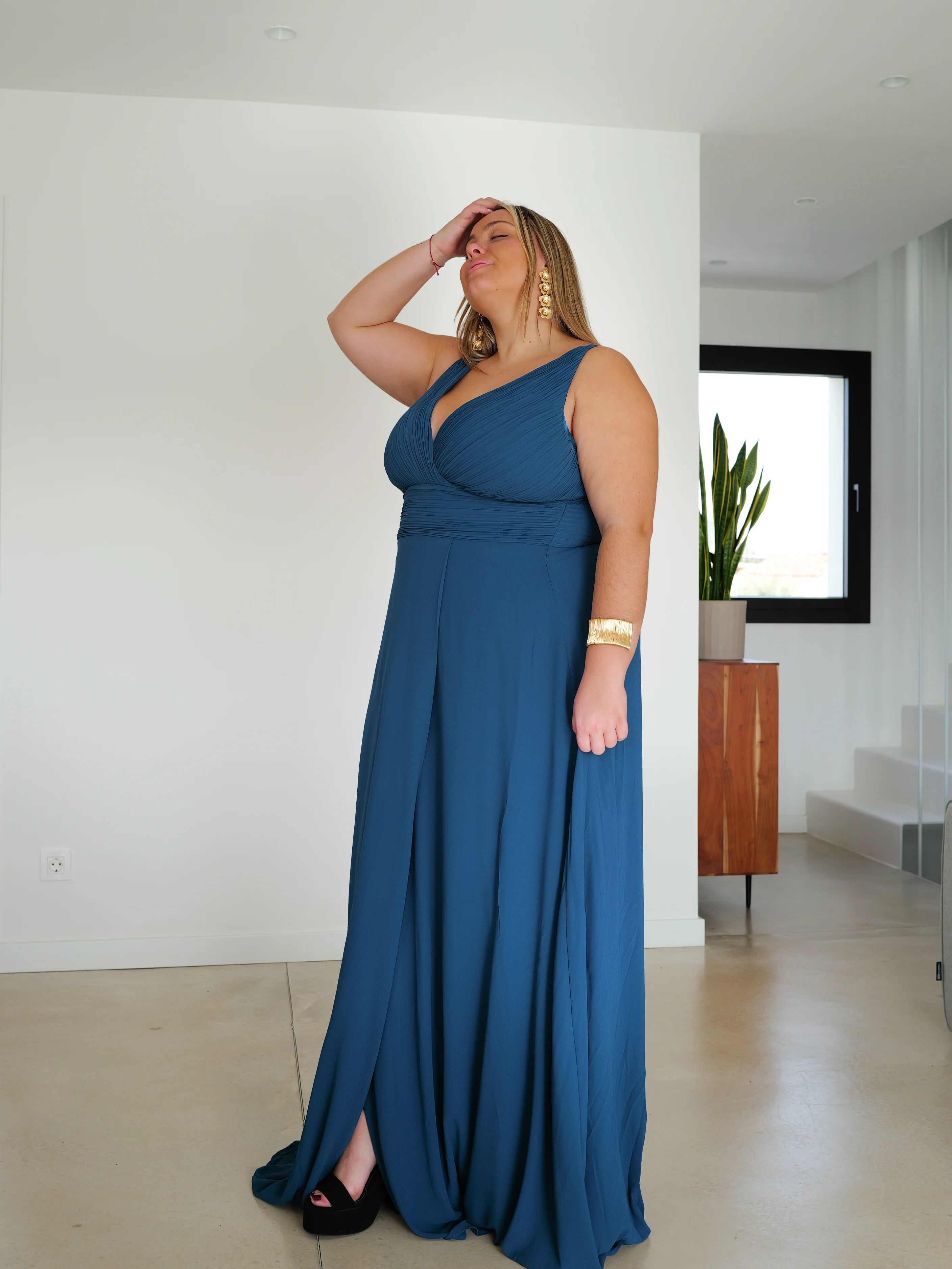 Vestido largo escote pico drapeado petróleo - Image 5