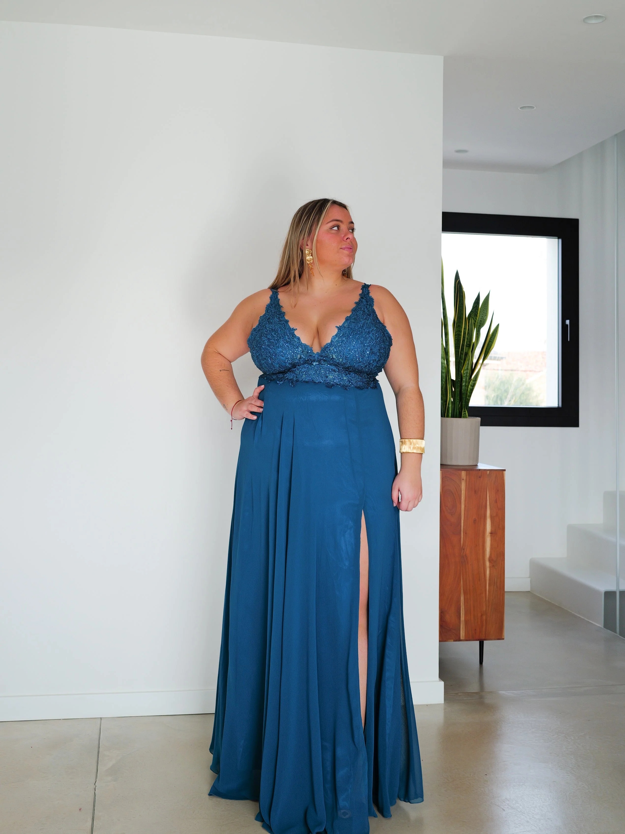 Vestido largo escote pico pedrería petróleo - Image 6