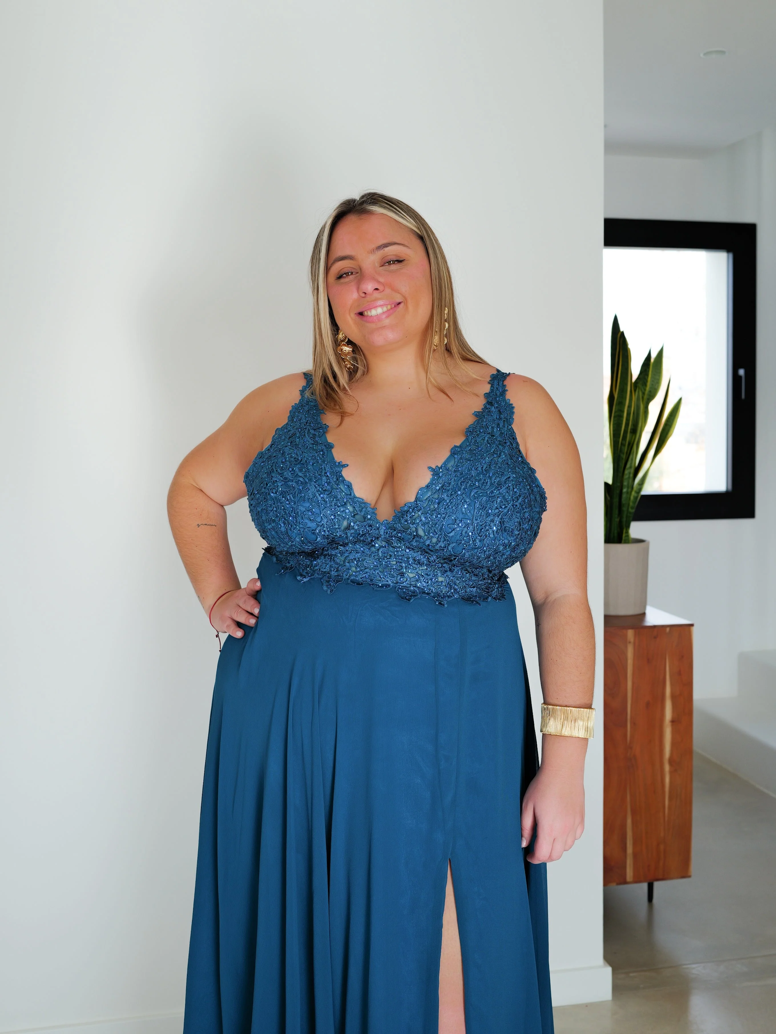 Vestido largo escote pico pedrería petróleo - Image 7