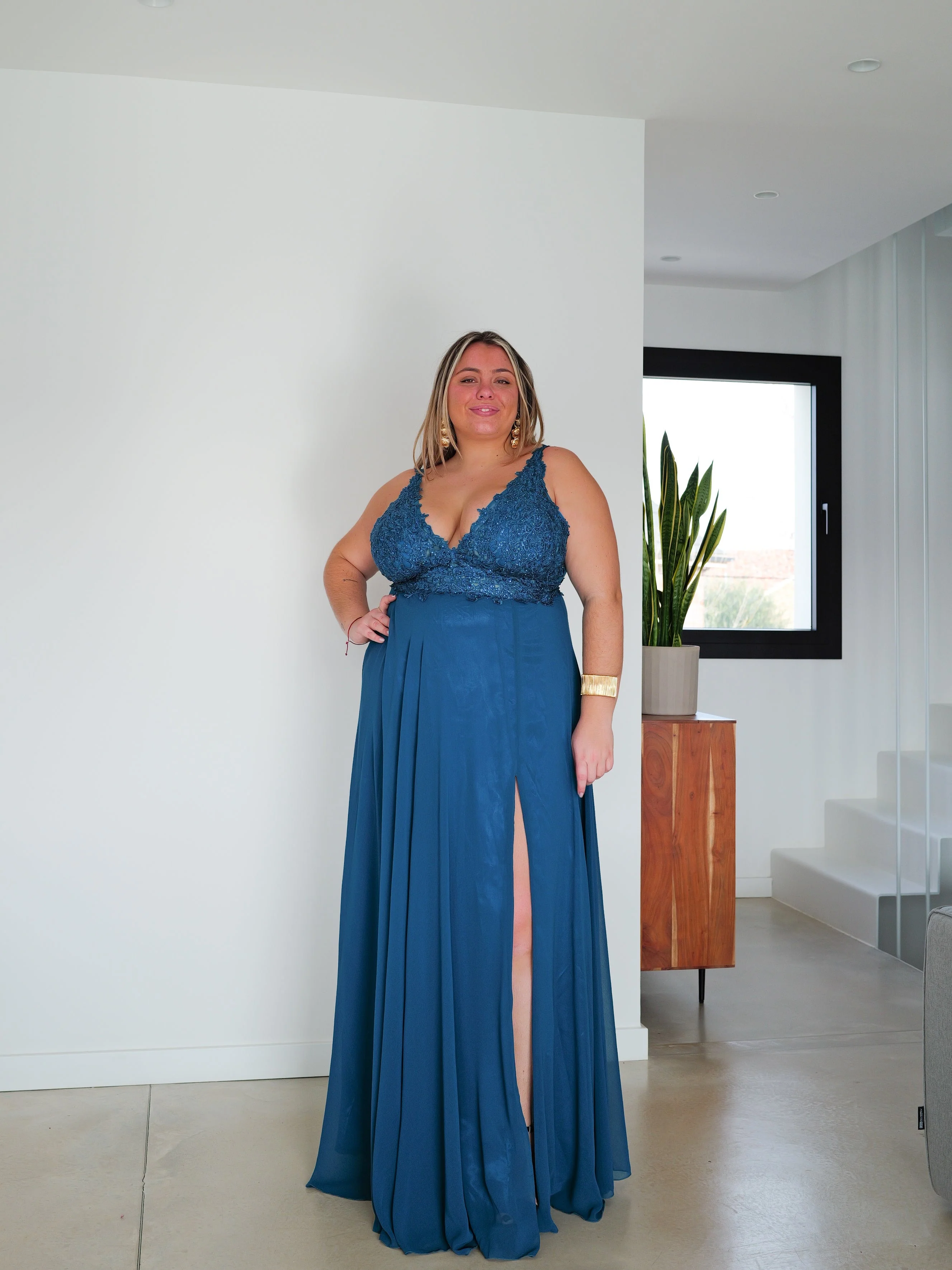Vestido largo escote pico pedrería petróleo - Image 8